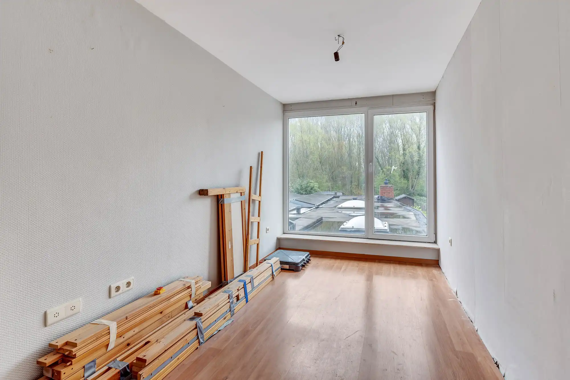 Instapklare woning met ruime garage foto 13