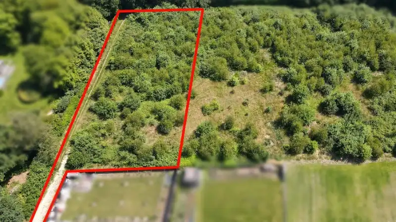 Bouwgrond van 23 are met private toegangsweg foto 5