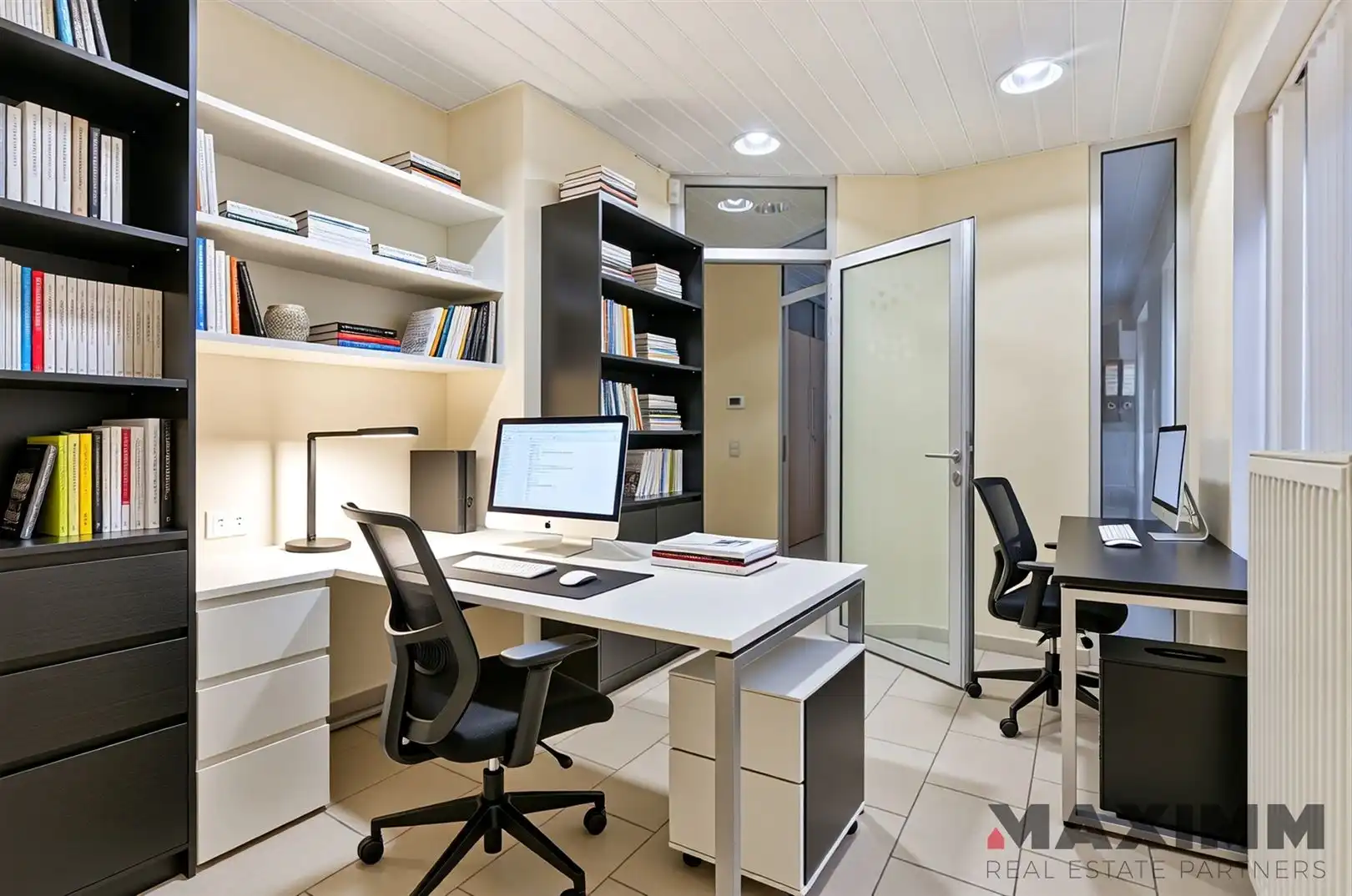 Voormalig bankkantoor met wachtruimte, loket, 3 burelen, polyvalente ruimte en een bergruimte foto 12