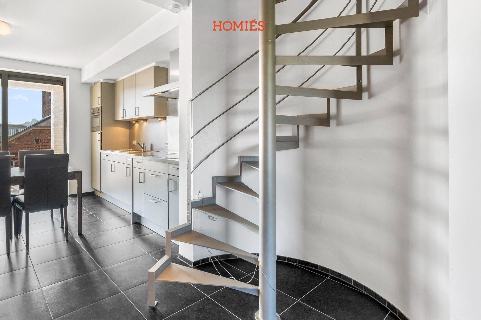 Opbrengsteigendom: Ruim kantoor + duplexappartement foto 15