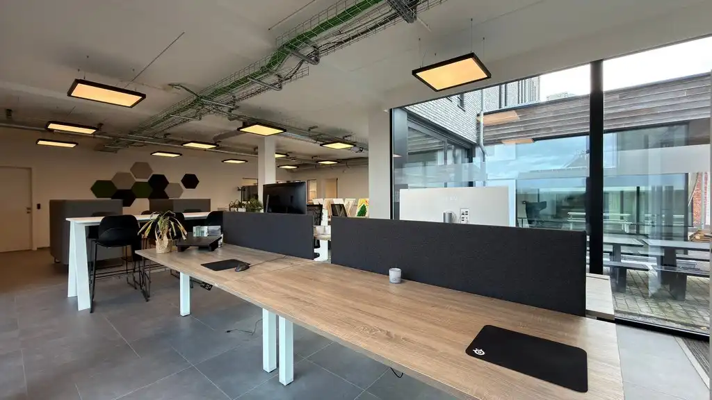 Instapklare kantoren met terras te huur vlakbij afrit E19 in Rumst foto 11