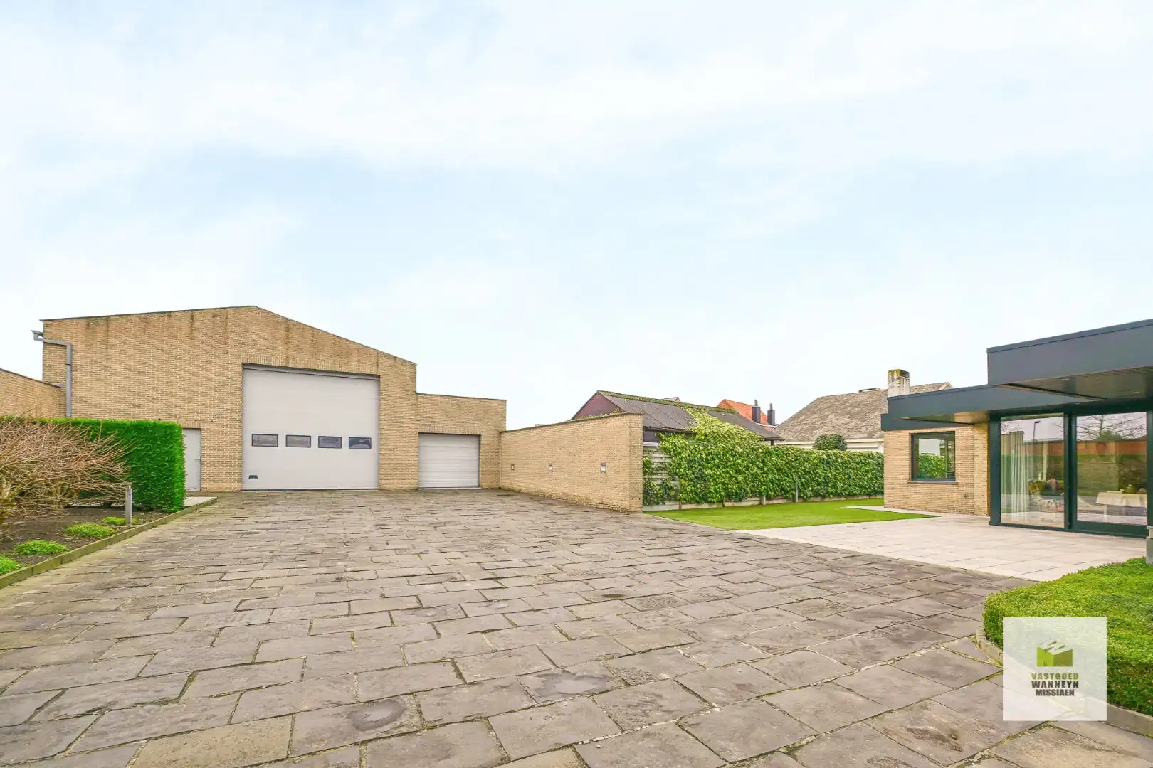 Gelijkvloerse woning met praktijkruimte (50m2) en loods (300m2) foto 16