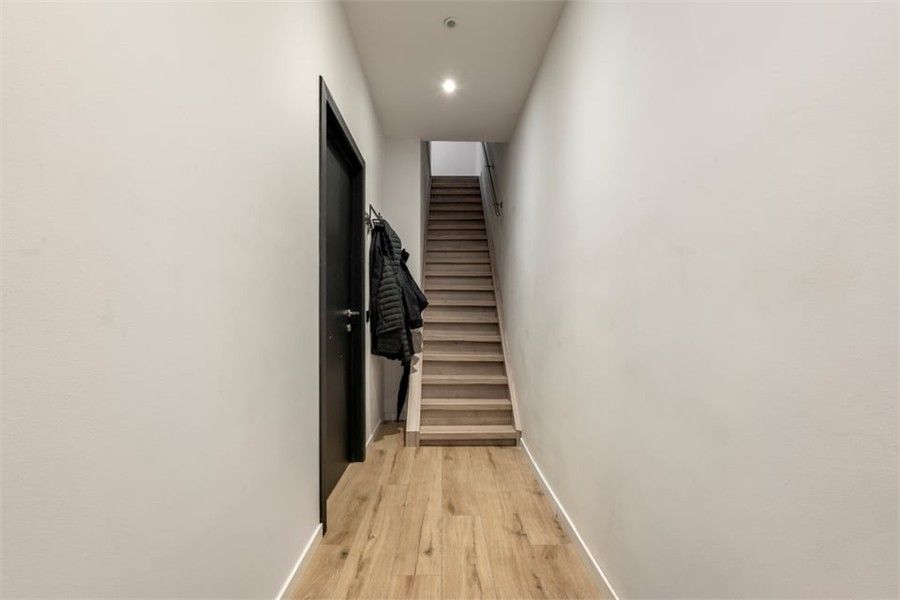 RUIME GERENOVEERDE WONING OP EEN ZEER GOEDE LOCATIE foto 3