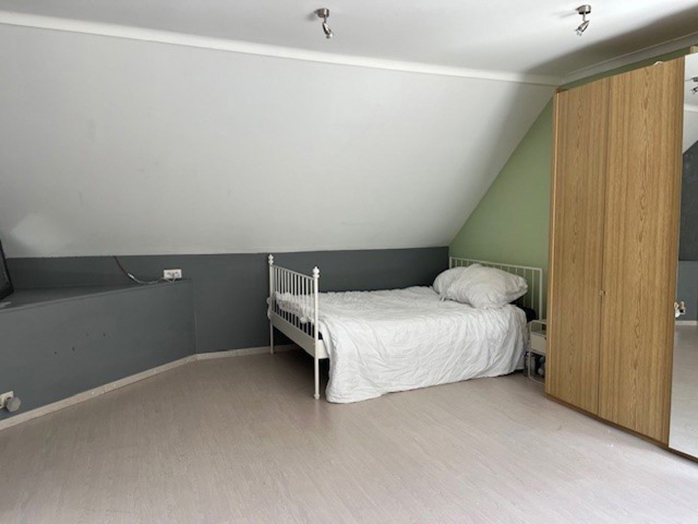 Mooie woning met 4 slaapkamers, garage en tuin in doodlopende straat. foto 21