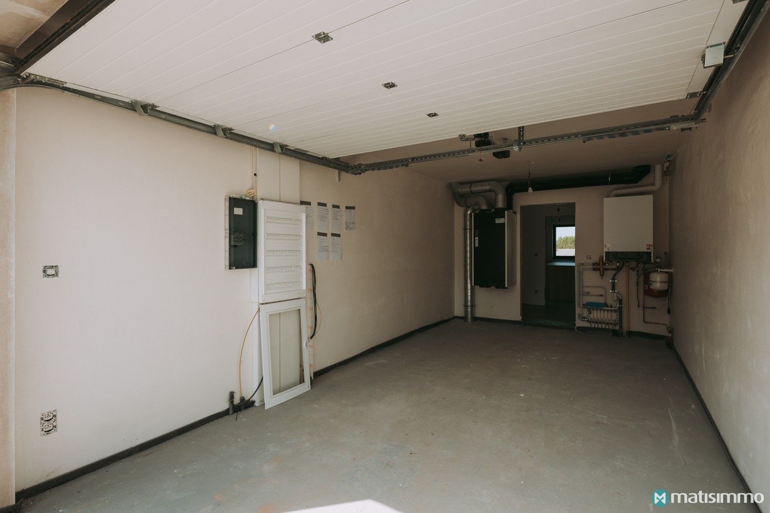 MODERNE NIEUWBOUWWONING MET 3 SLAAPKAMERS, INPANDIGE GARAGE EN VOLLEDIG ONDERKELDERD VLAKBIJ HET CENTRUM VAN BILZEN foto 13