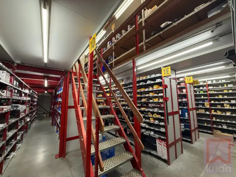 Instapklaar bedrijfsgebouw van 758 m² foto 11