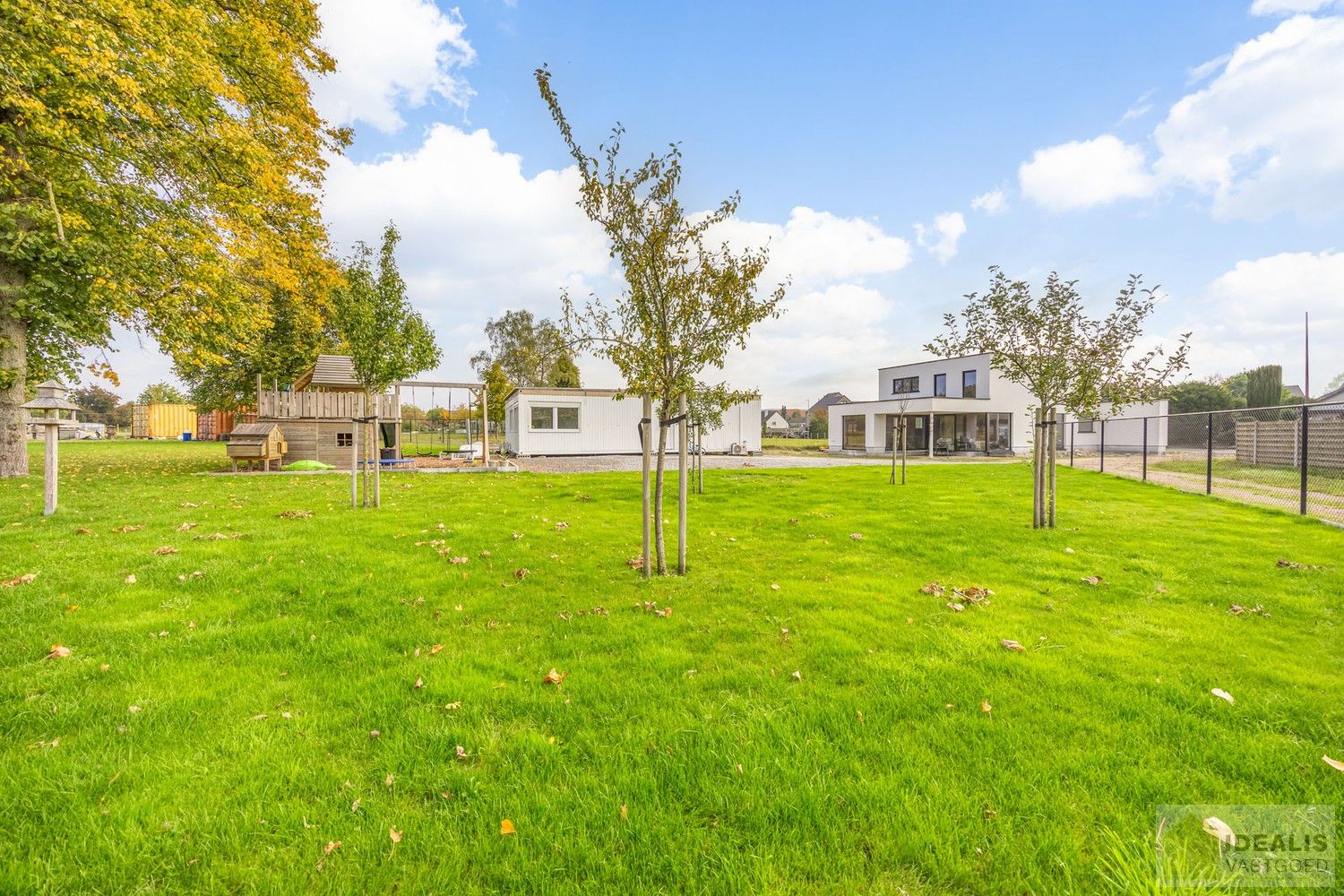IDEALIS VASTGOED – RUIME (CASCO/VERDER AF TE WERKEN) NIEUWBOUWVILLA MET DE PERFECTE INDELING, EEN HEERLIJKE LEEFRUIMTE, KANTOOR, EXTRA RUIME BERGING, 3 RUIME SLAAPKAMERS, 3 BADKAMERS, CARPORT EN OVERDEKT TERRAS OP EEN RIANT PERCEEL VAN MAAR LIEFST 29A 51CA MET VRIJE ZICHTEN EN DE PERFECTE ORIENTATIE! foto 26