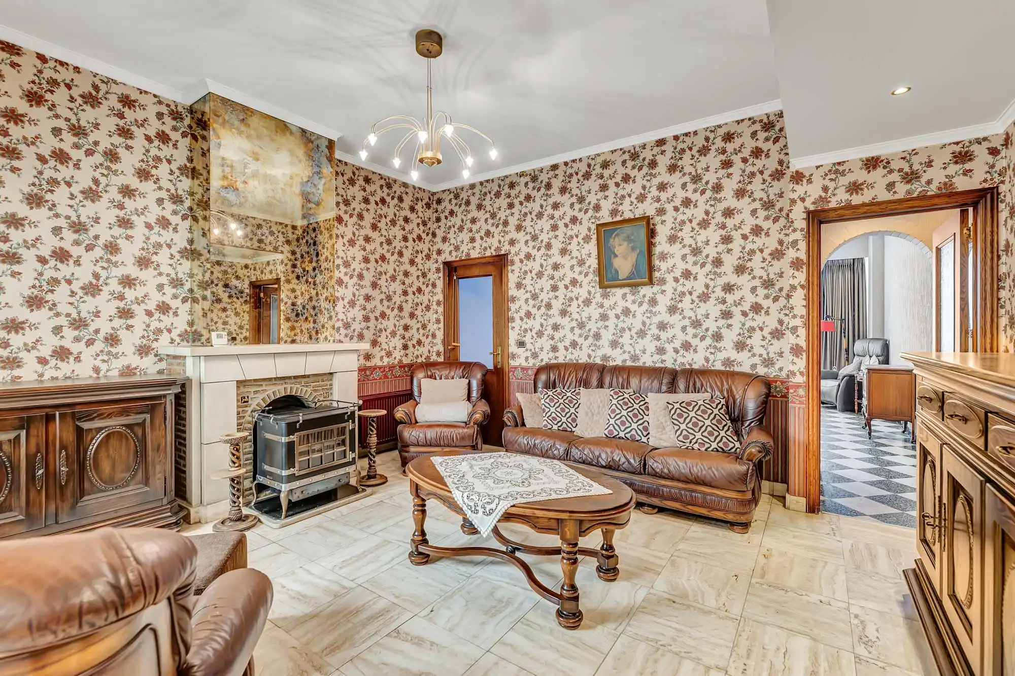 Goed onderhouden, robuuste woning met garage foto 5