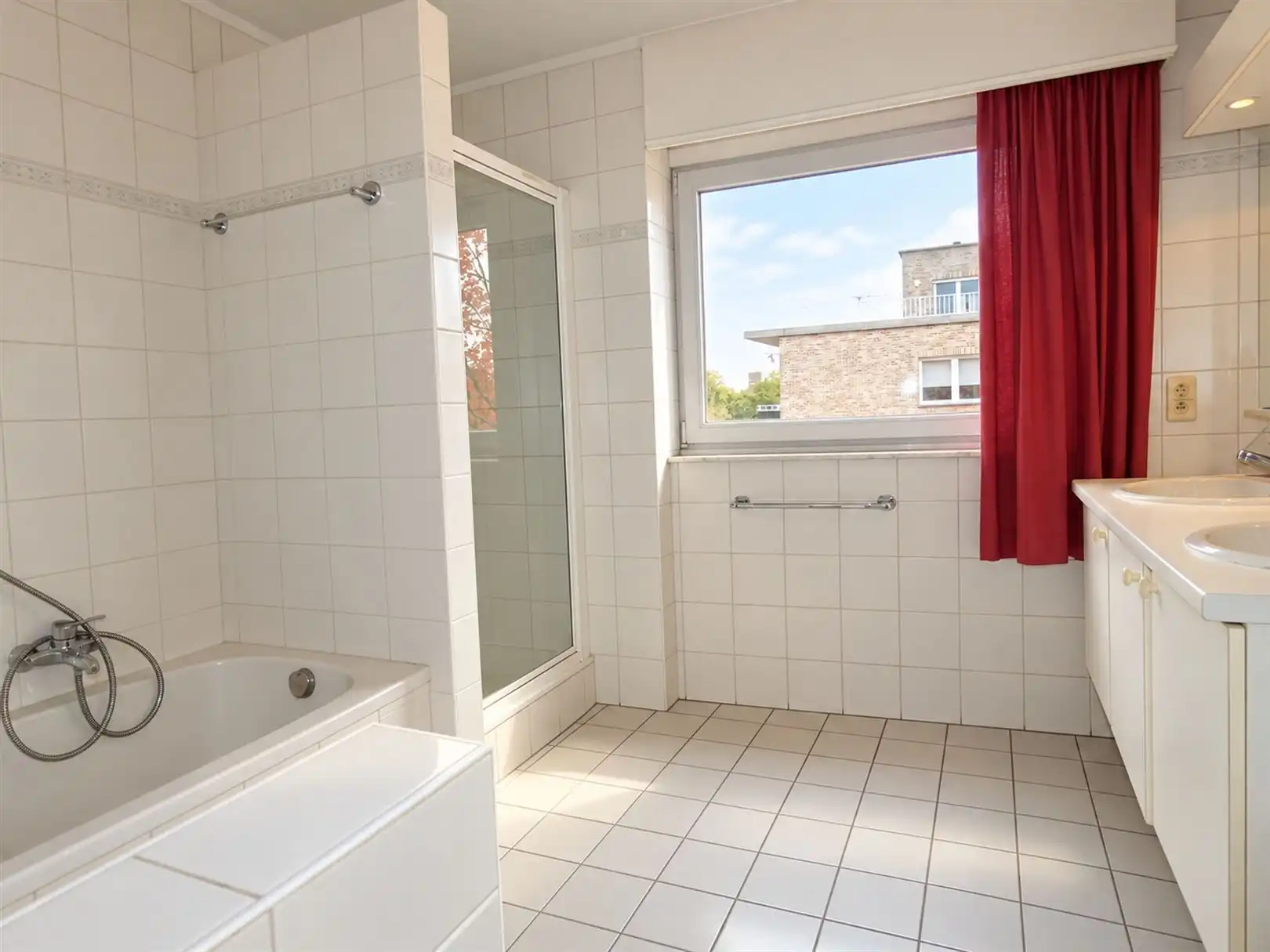 Ruim en lichtrijk appartement met 3 slaapkamers en twee terrassen op een toplocatie in Brasschaat foto 14