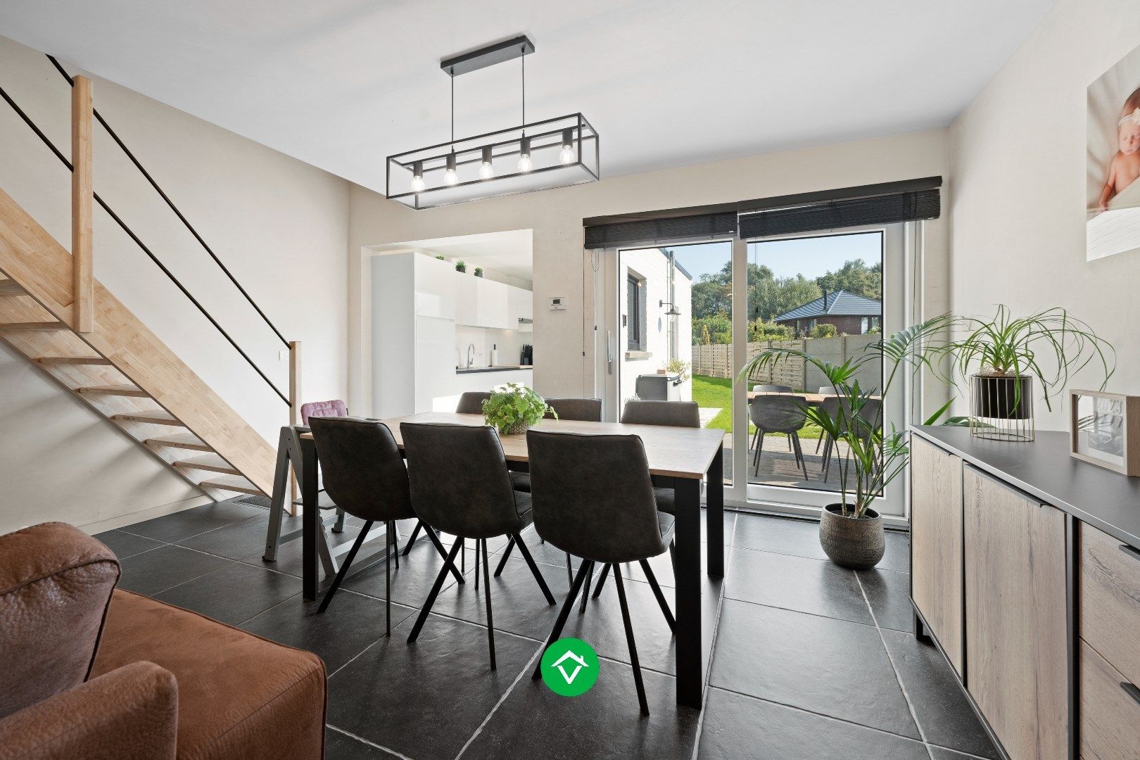 Volledig vernieuwde woning met 3 slaapkamers en bijgebouw in centrum Koekelare foto 5