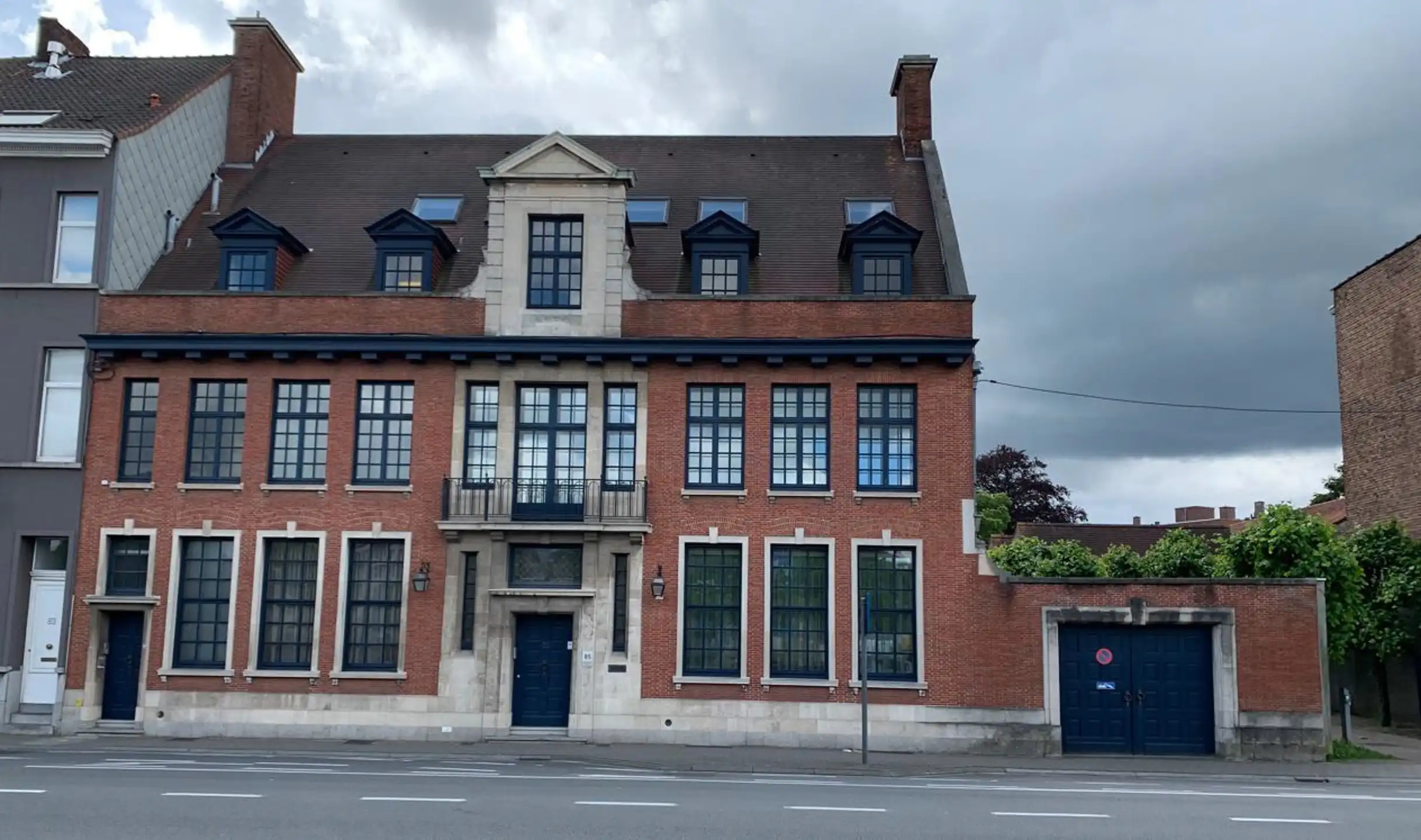 Kortrijk: Kantoorruimte met archief foto {{pictureIndex}}