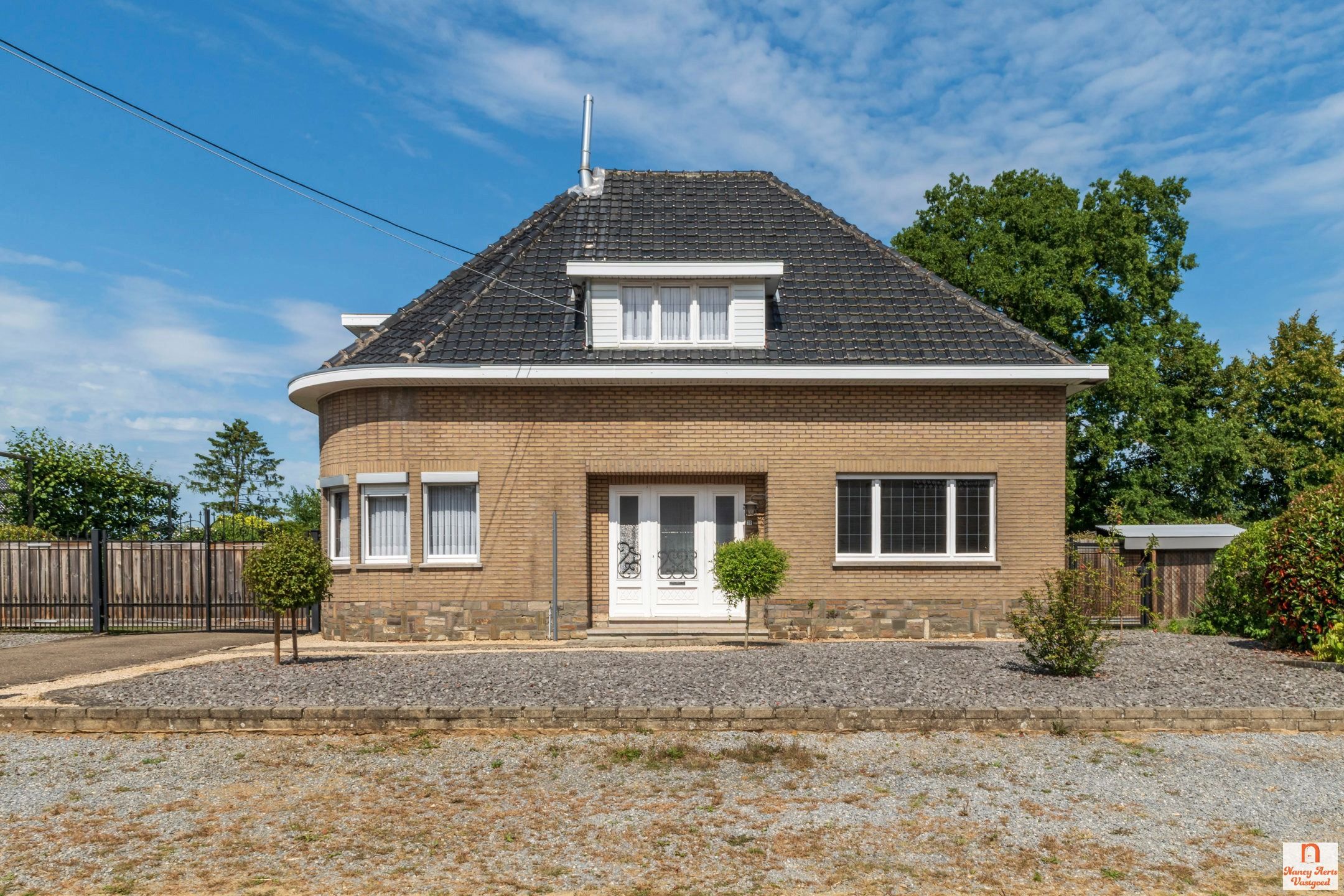 Sfeervolle jaren ’60-woning met grote tuin in rustige straat foto 34