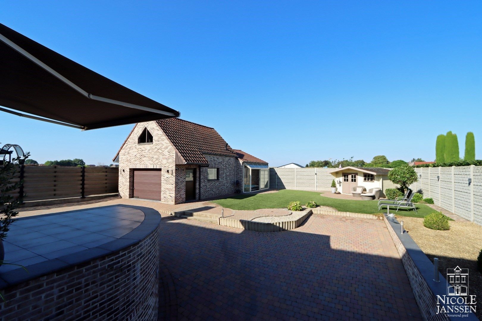 Instapklare gezinswoning met drie slaapkamers, twee badkamers, grote kelder en vrijstaande garage foto 25
