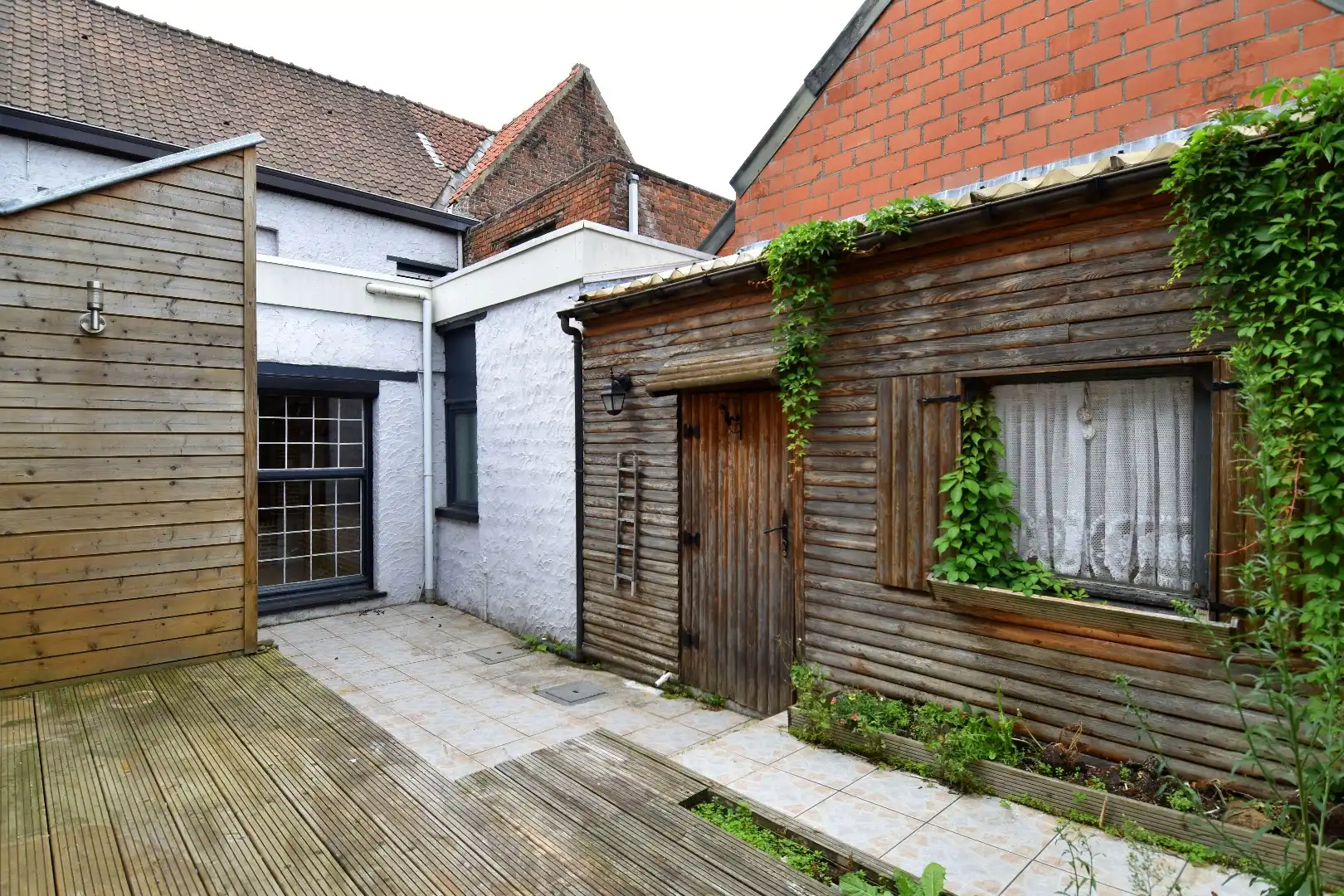 Te renoveren woning met 3 slaapkamers mét uitweg, ruime zolder en zonnig terras te koop in hartje Rekkem foto 14
