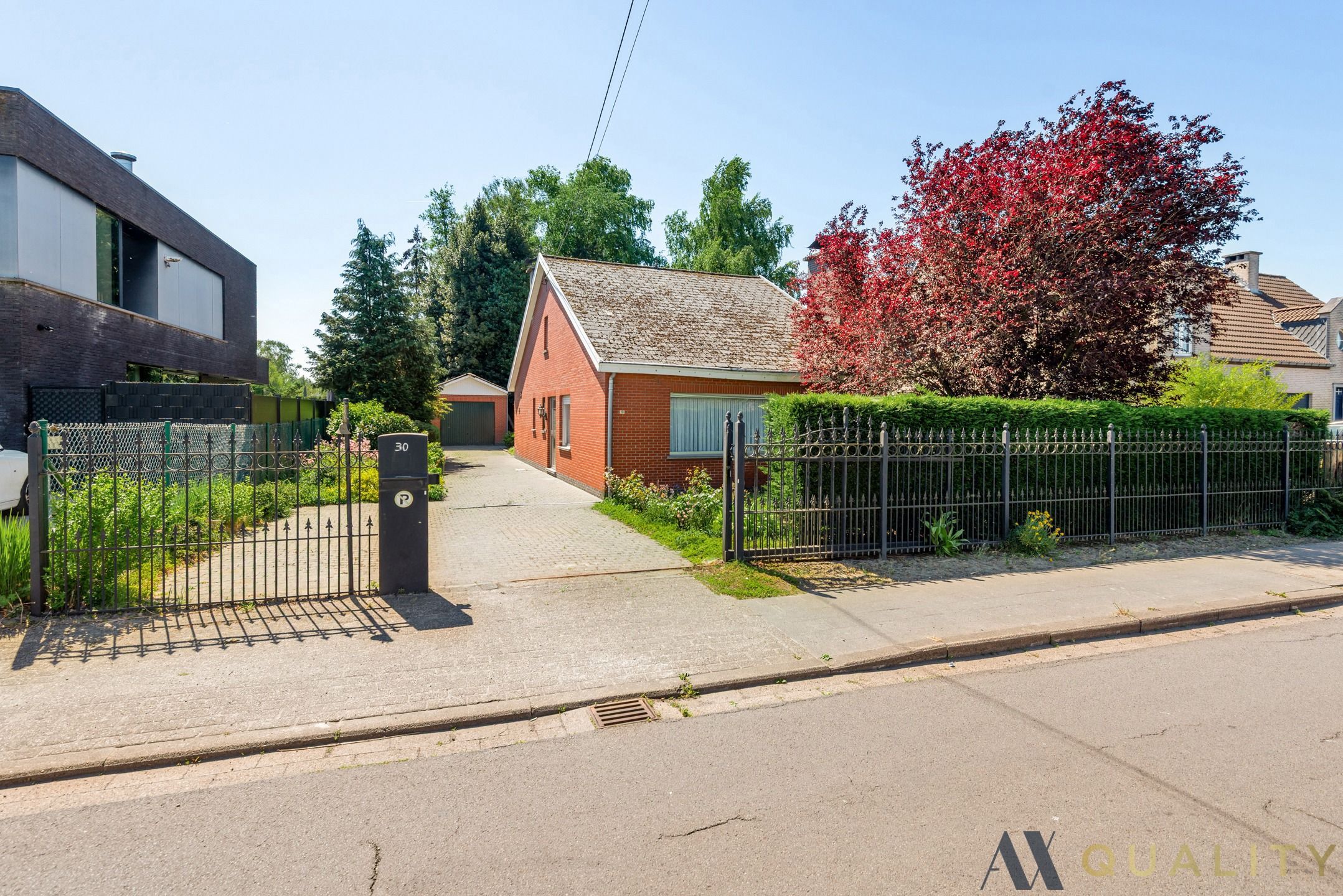 Te Renoveren Bungalow op Ruim Perceel foto 2