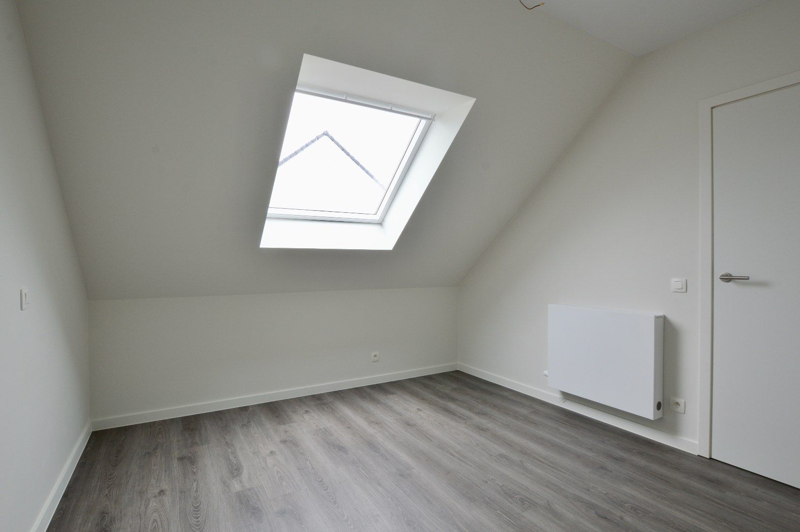 Prachtige nieuwbouwwoning in volledig aangelegd woonerf met 3 slaapkamers, zongericht terras en tuin foto 8