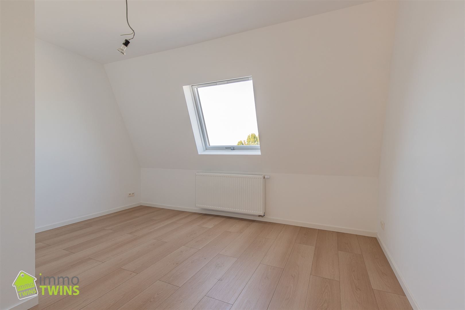 Gezellige instapklaar gerenoveerde starterswoning met parking en tuin te Hamme foto 15