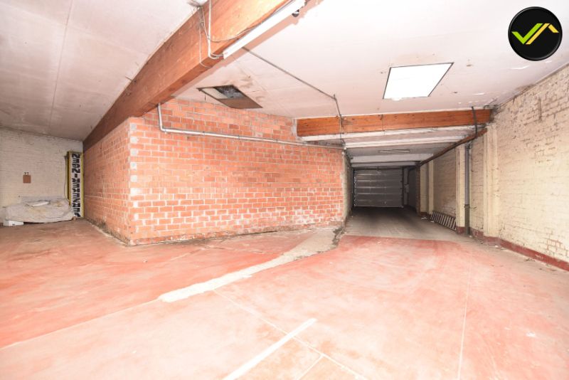 Te Koop: Unieke Investering in Gent - Appartement, Magazijn en 31 Parkeerplaatsen foto 14