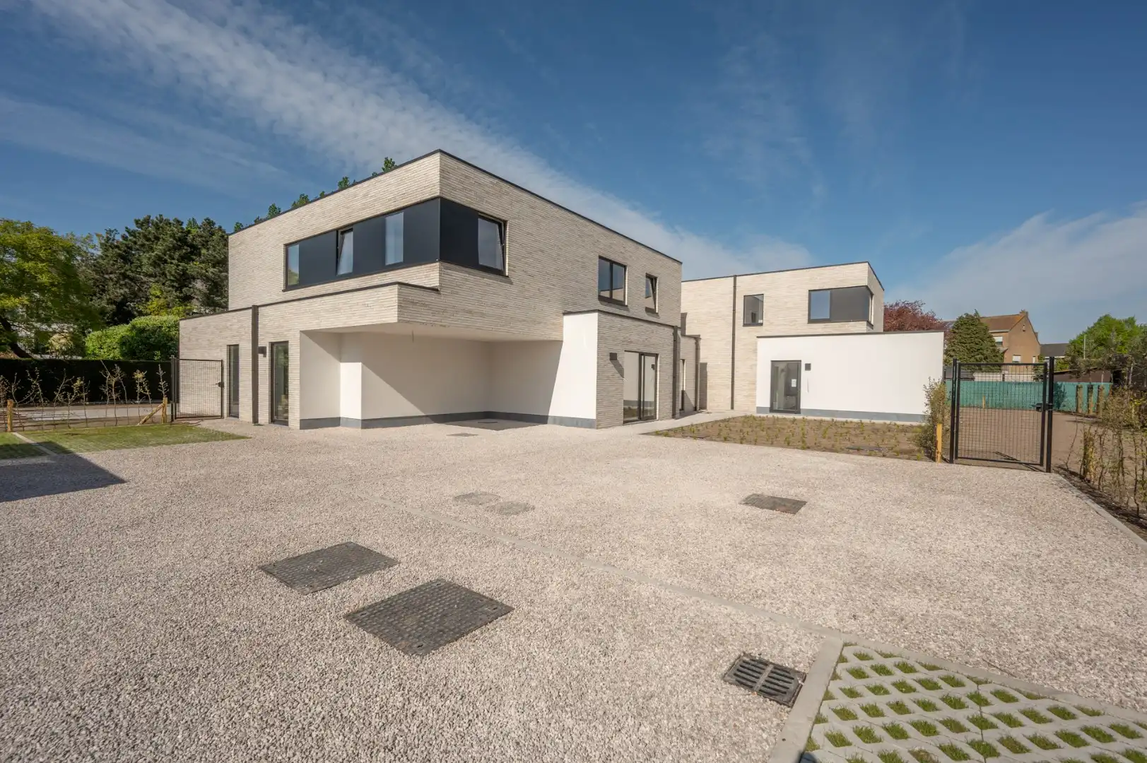 Wonen in alle rust, unieke koopkans midden het centrum in Sijsele (Damme). foto {{pictureIndex}}