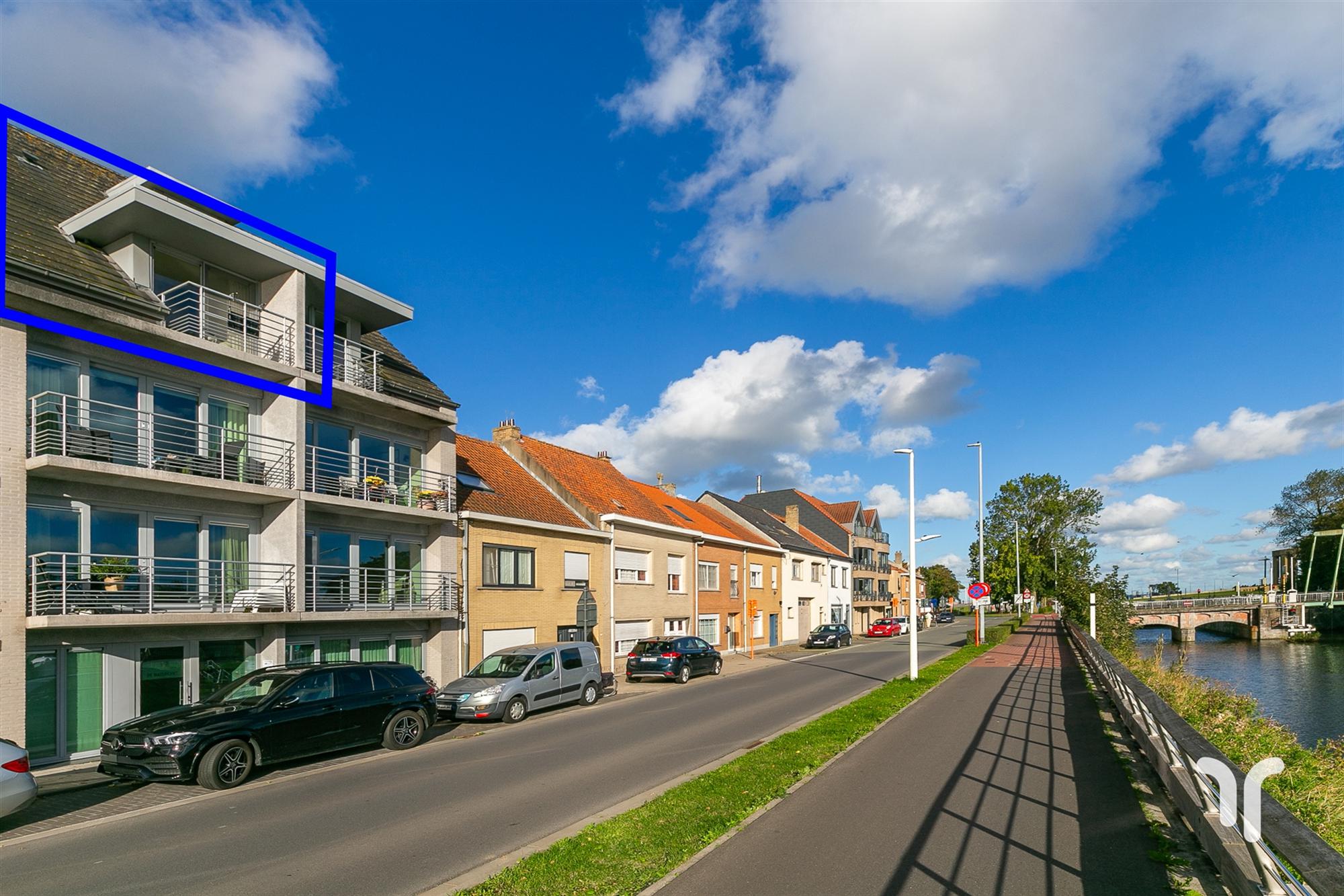 Duplex appartement met 3 slaapkamers te Nieuwpoort  foto {{pictureIndex}}