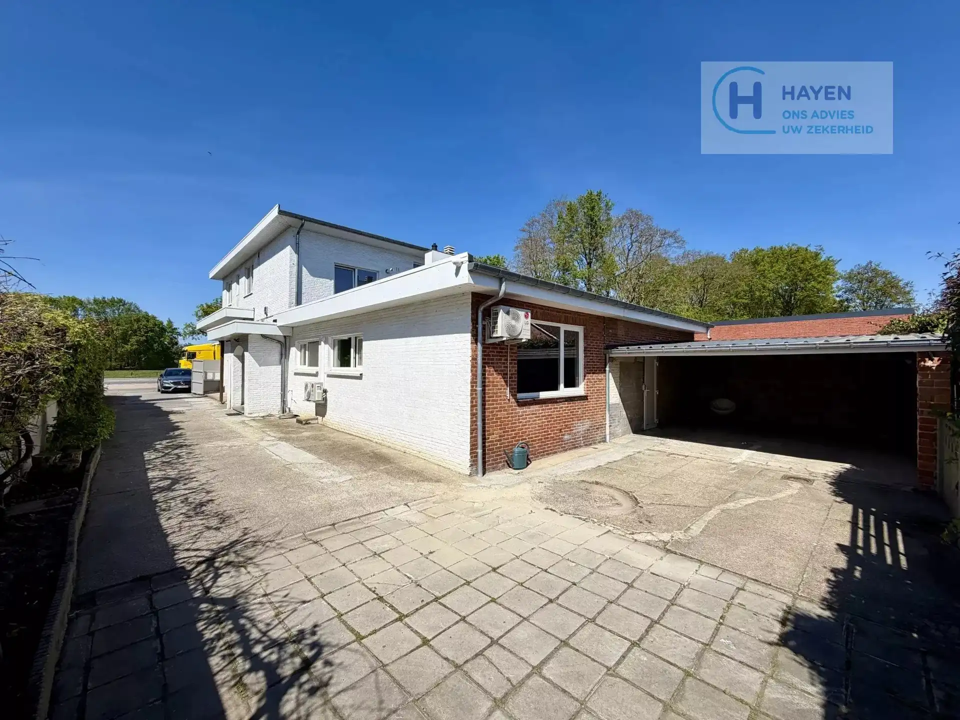 Commercieel pand met woonst en 2 studio's foto 4
