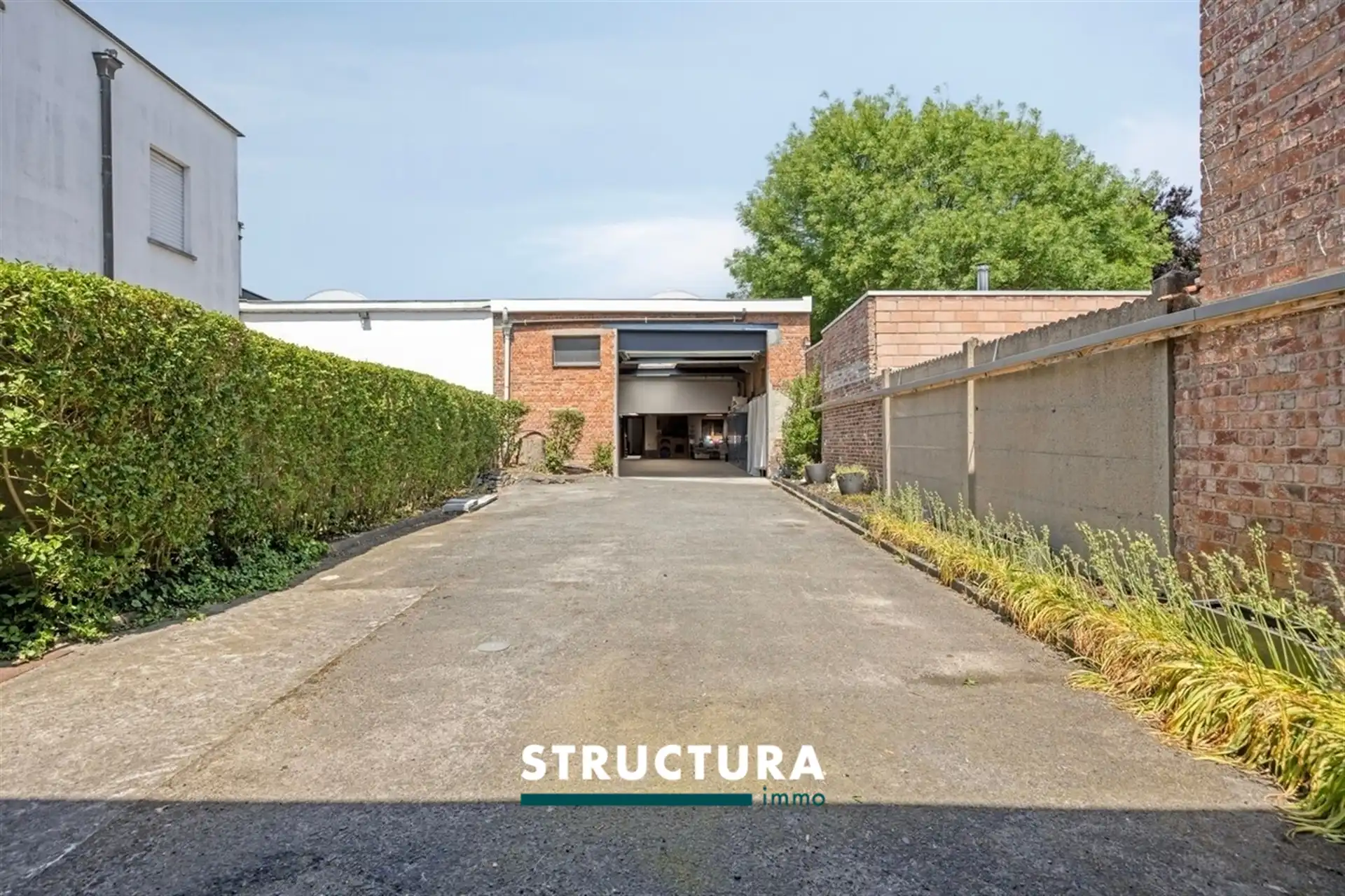 Prachtige woning met ruime loods foto 42