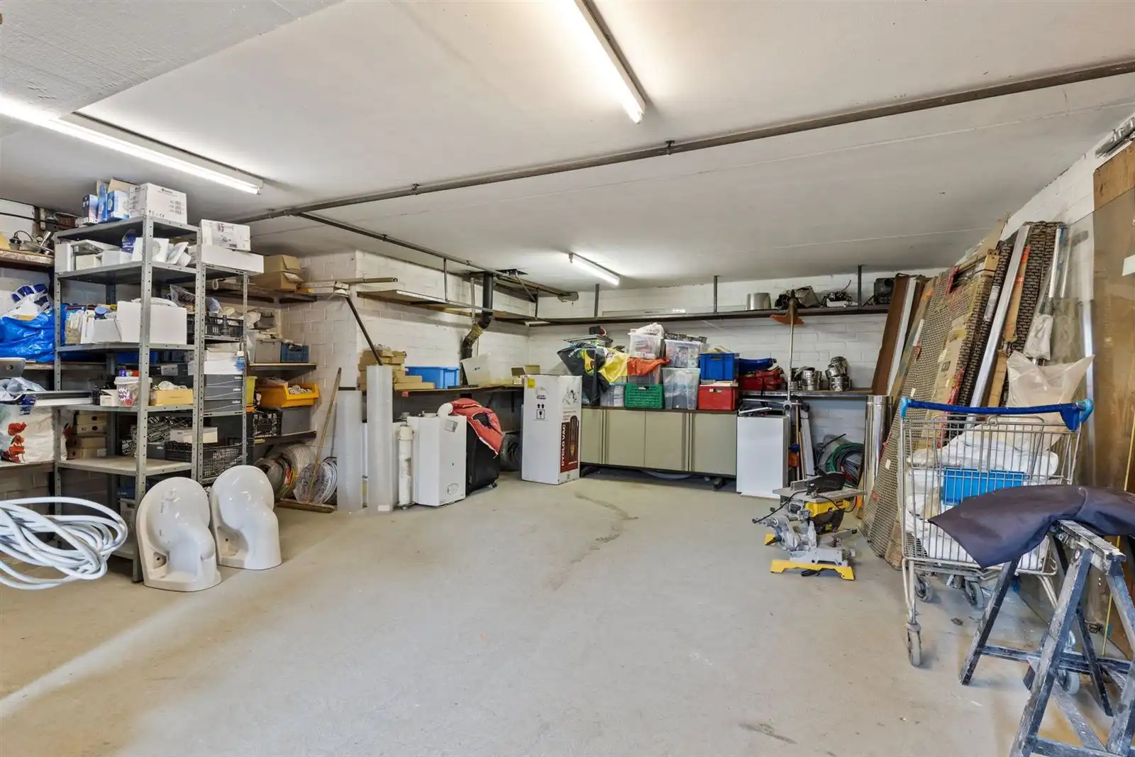 Garages met bureelruimte en sanitair  foto 12