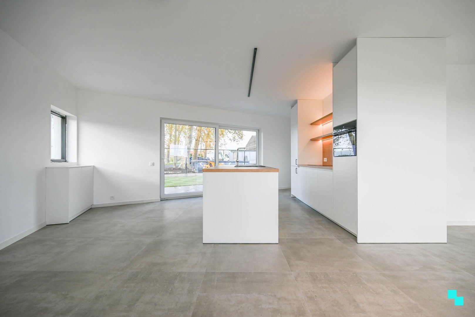 Volledig gerenoveerde woning met zicht op de velden foto 9