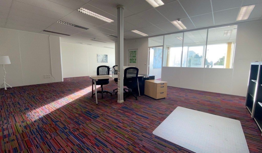 Instapklaar kantoor te huur in Brandstraat, Lokeren foto 3