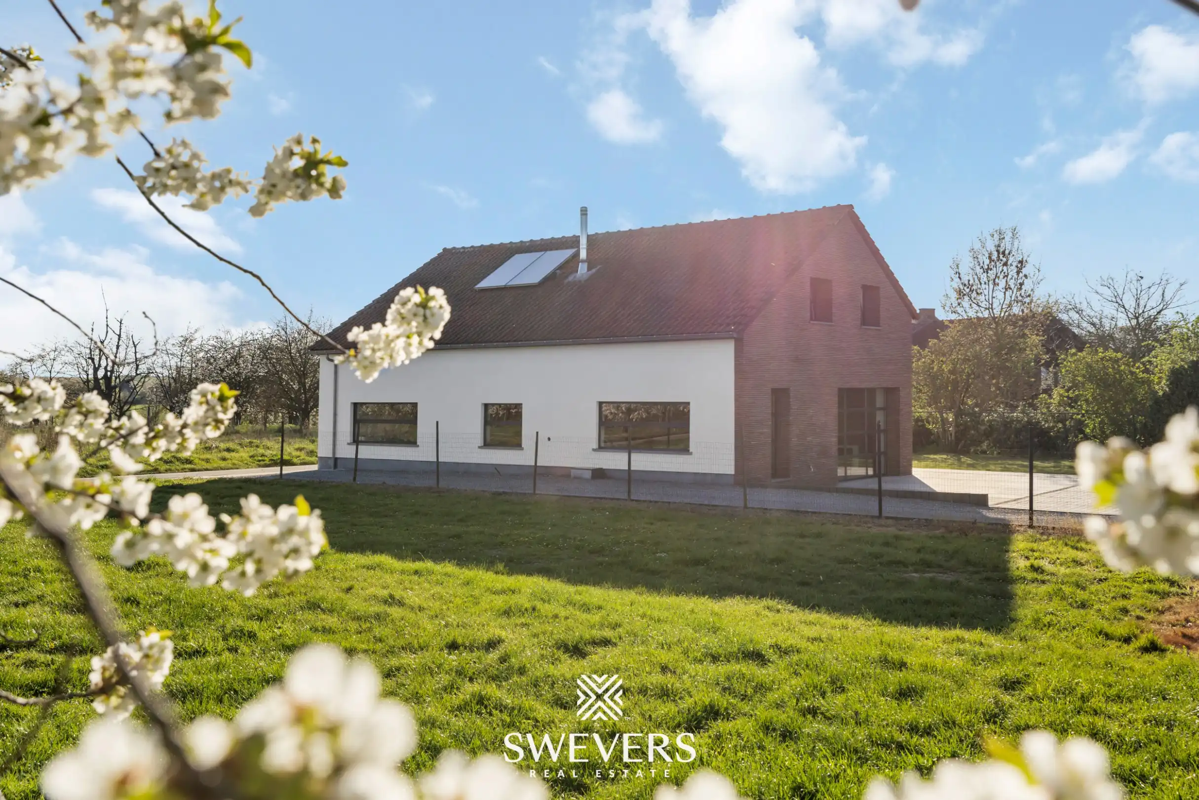 Instapklare open bebouwing met ruime tuin en prachtig uitzicht tussen de boomgaarden in Gingelom foto 30