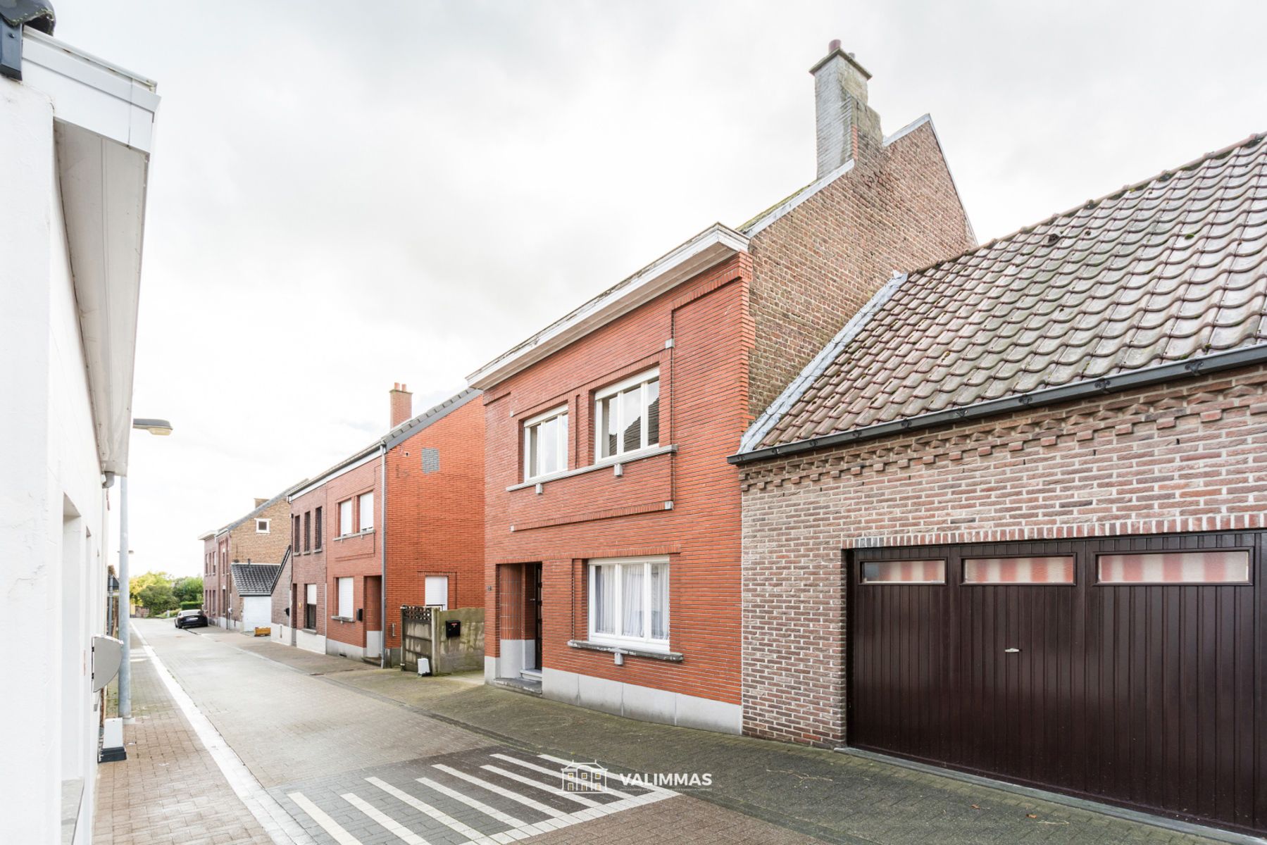 Solide, verzorgde driegevelwoning met garage en atelier ... foto 2