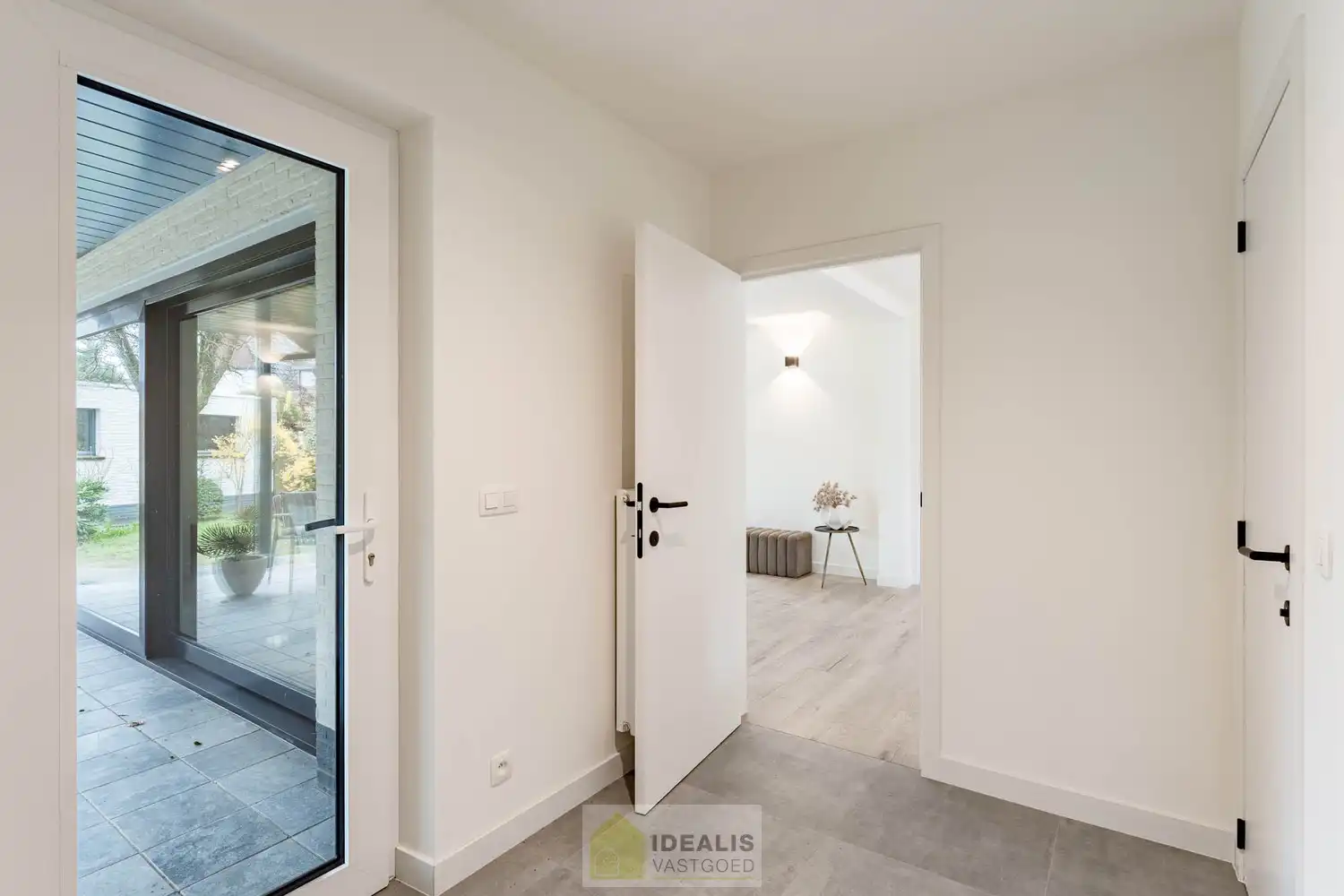 Schitterend volledig vernieuwde woning met een heerlijke open leefruimte, luxe keuken, 3 ruime slaapkamers, een ruime luxueuze badkamer én een apart bureel foto 21