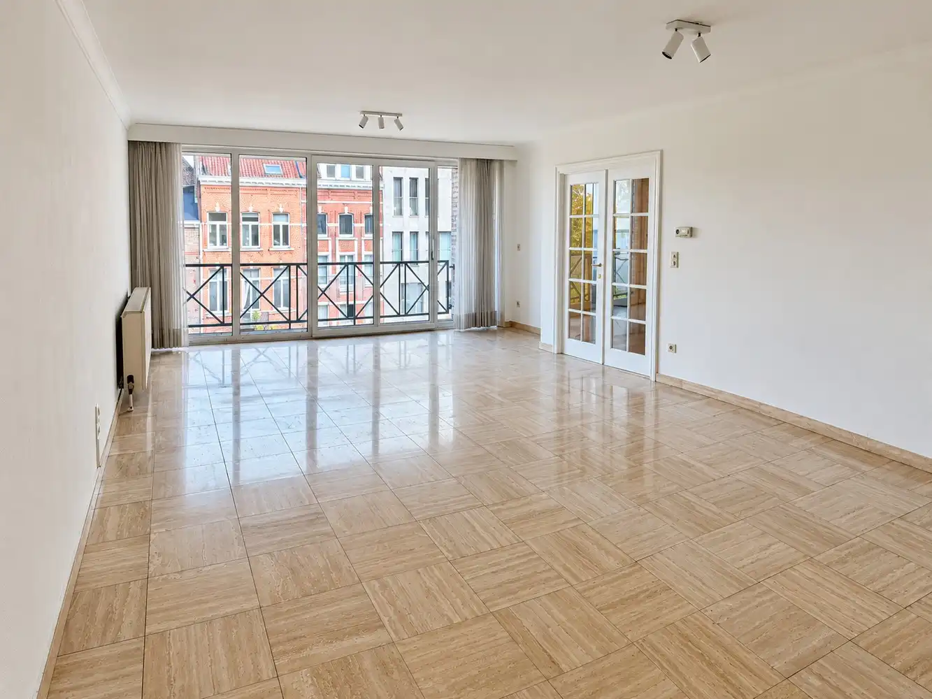 Lichtrijk appartement met 2 slaapkamers, 2 terrassen en ondergrondse parking in Hasselt centrum foto 2