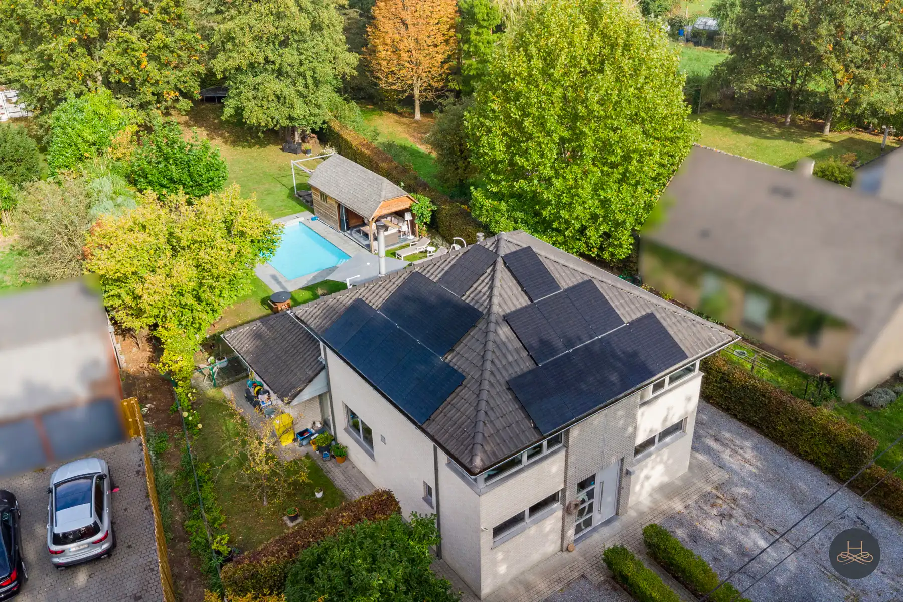 Imposante ruime villa met zwembad en een prachtige tuin foto 39