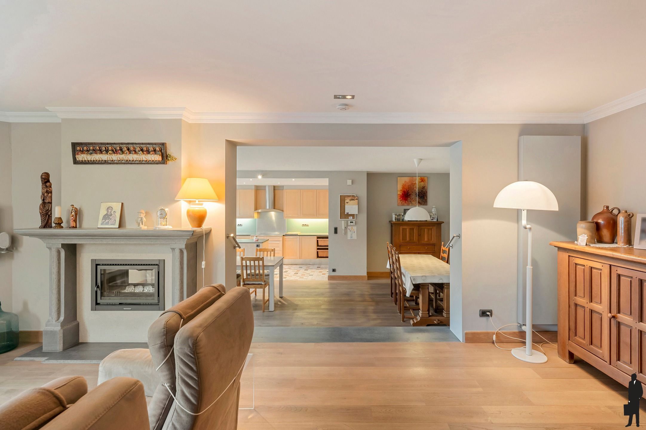 Centraal gelegen ruim dubbel appartement met 4 slaapkamers, 2 badkamers! foto 5