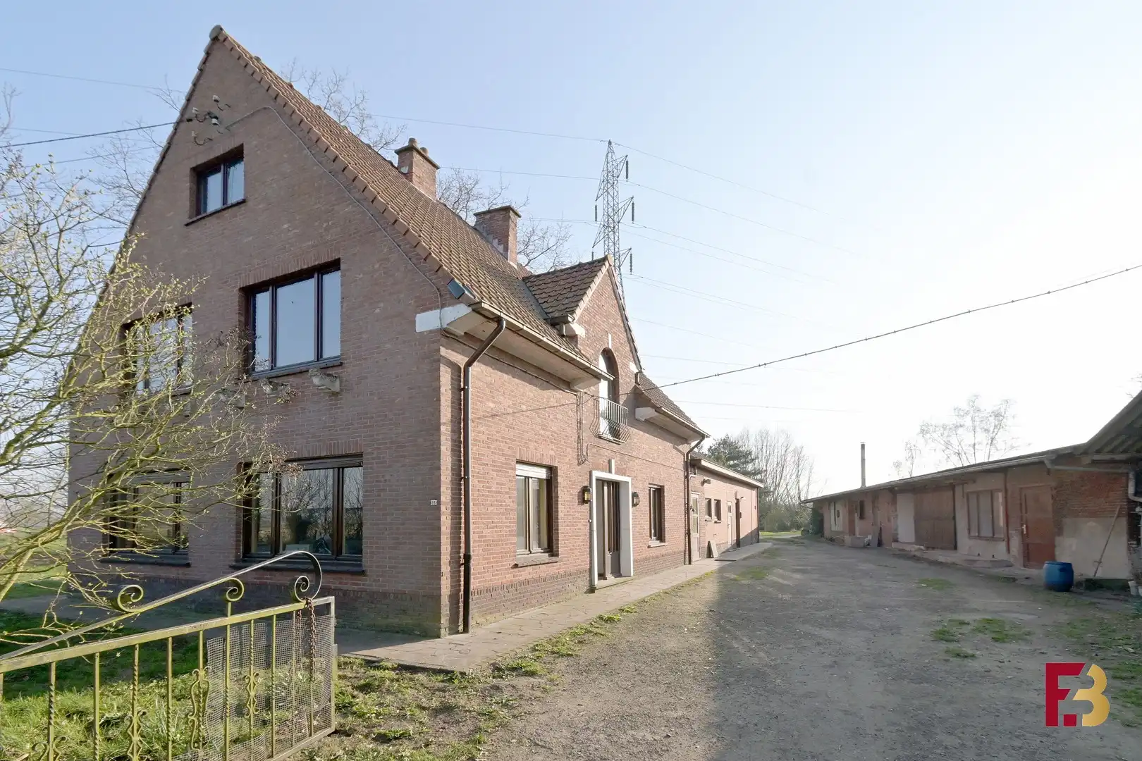 Hoofdfoto van de publicatie: Woning met stallen op circa 1,9ha in het groene Lokeren