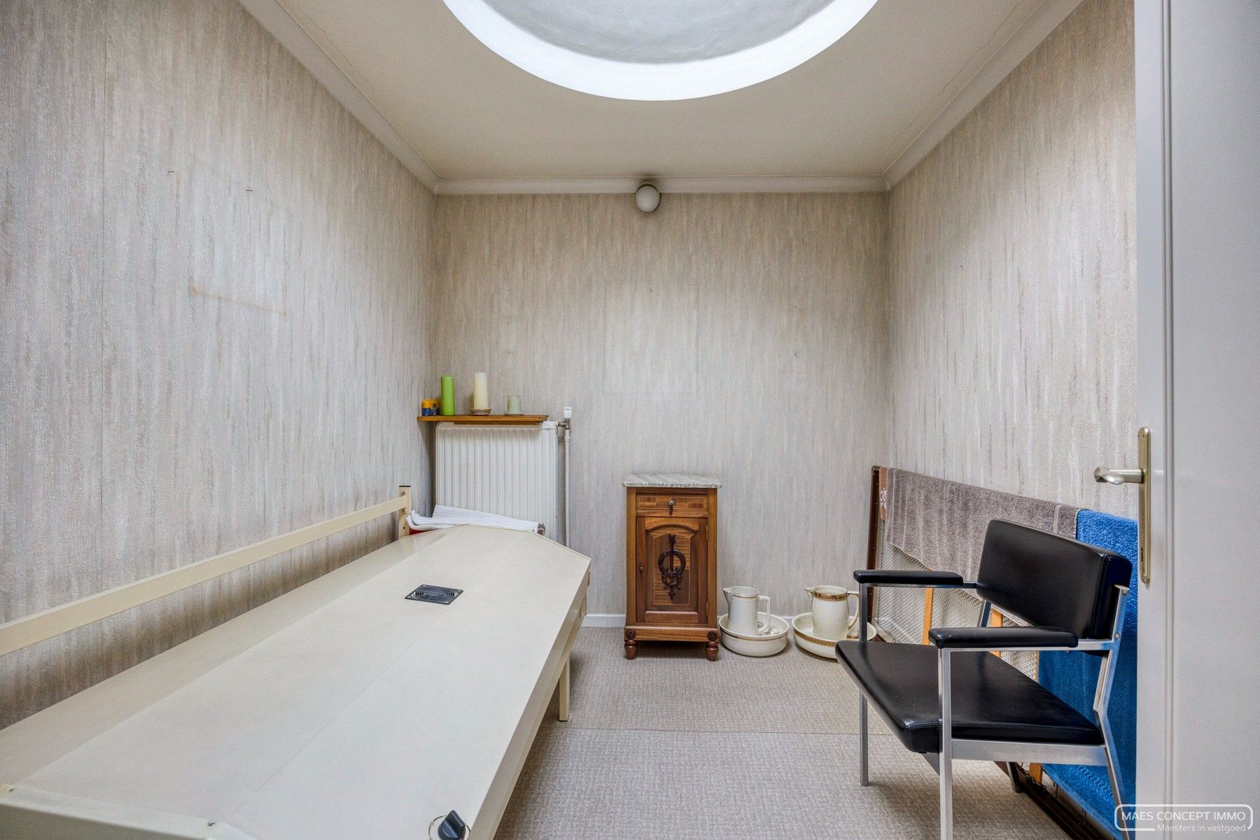 Handelsruimte met woning op topligging in Zulte foto 20