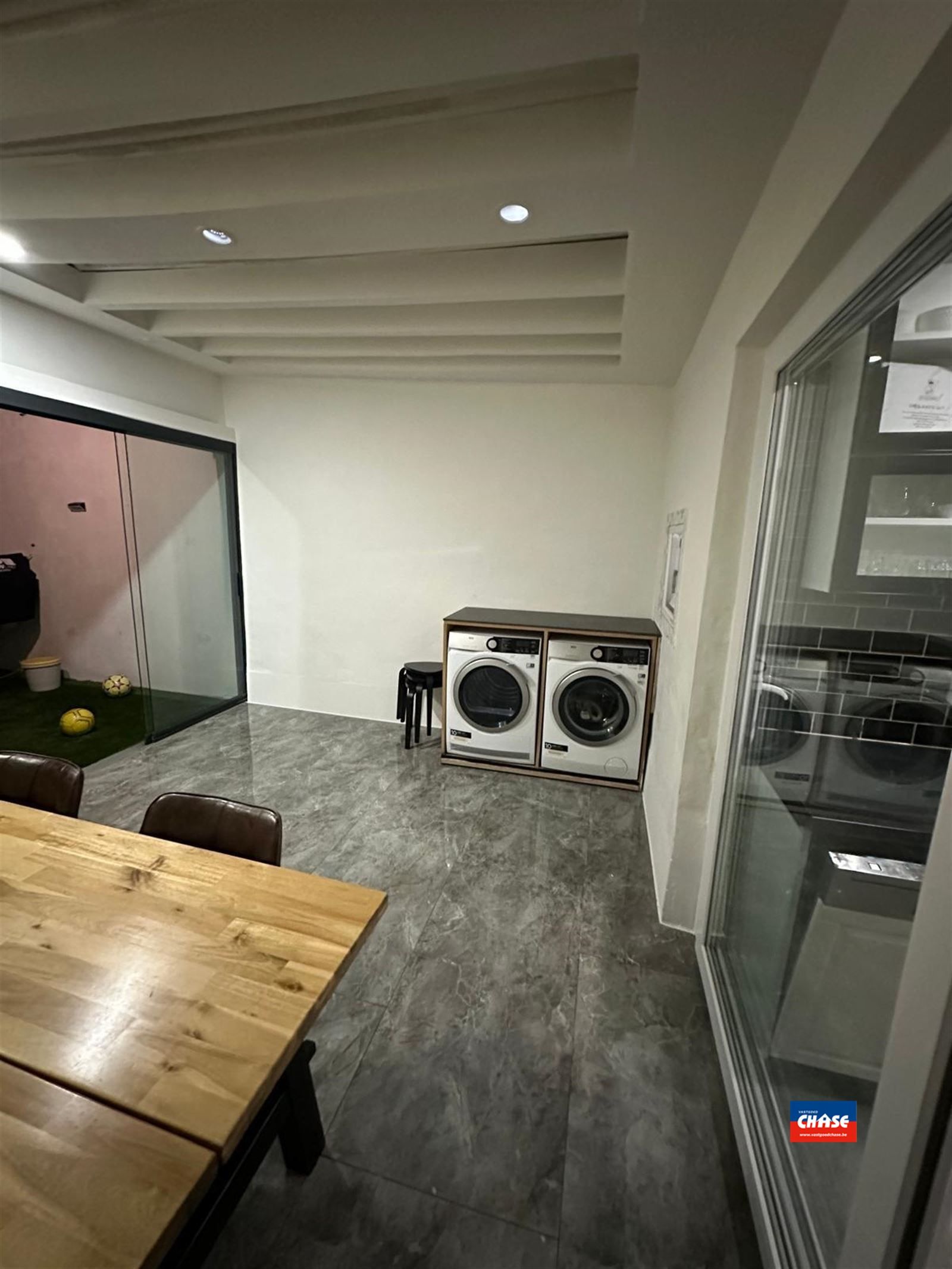 Gerenoveerde rijwoning met 2 slaapkamers en stadstuin foto 4