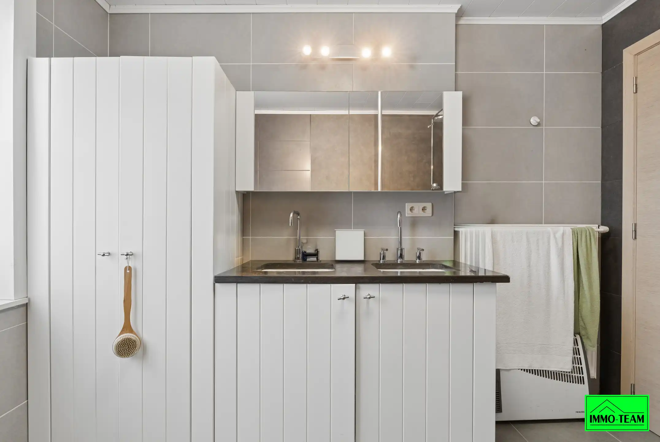  Volledig gerenoveerde en instapklare 2-gevelwoning  foto 20
