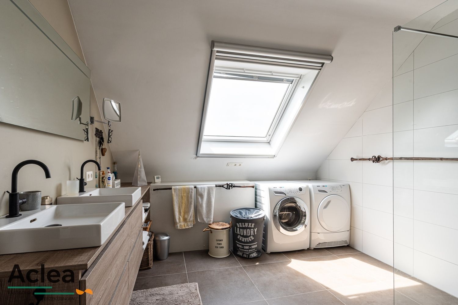 Halfopen bebouwing met weelderige tuin foto 26