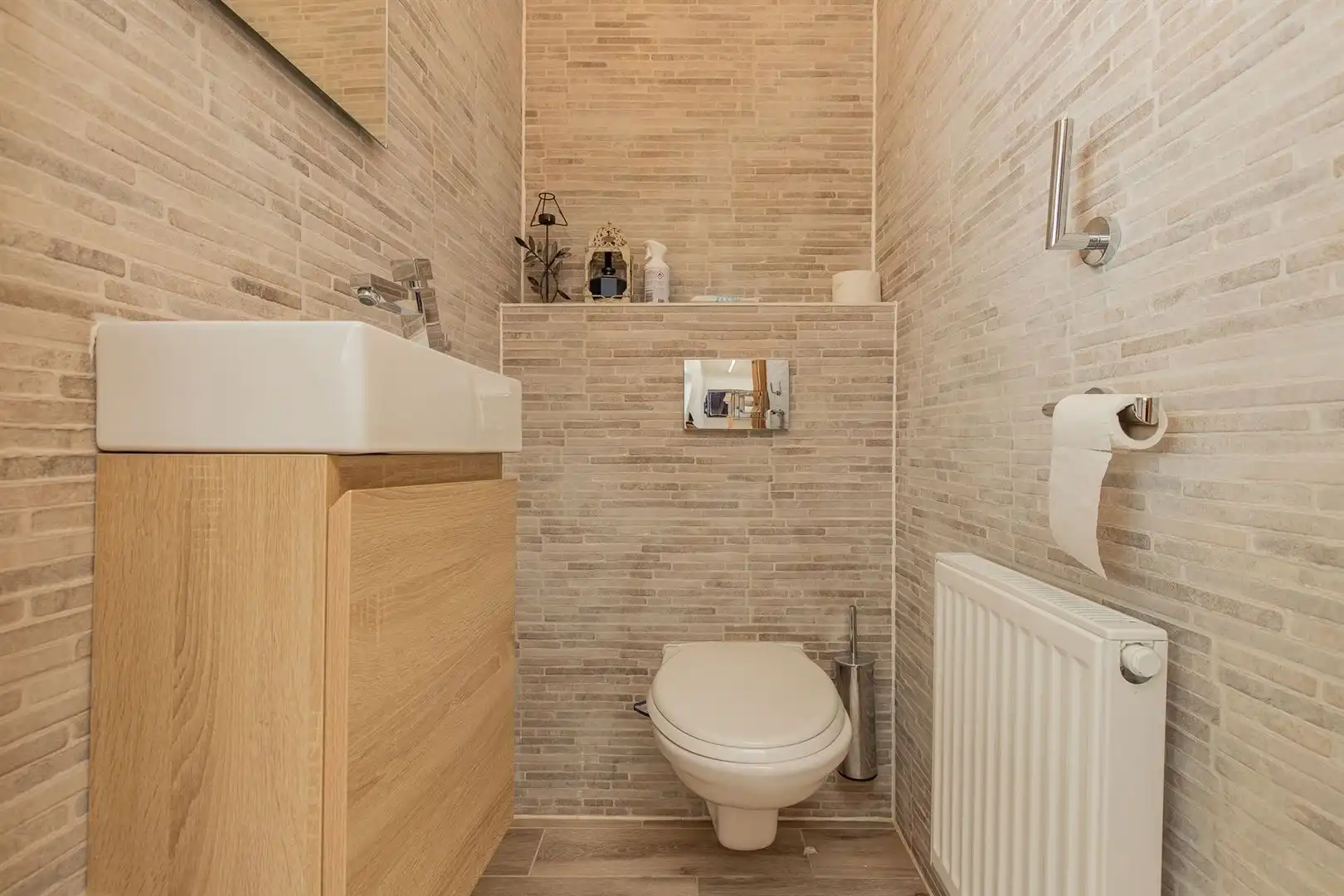 Volledig gerenoveerde woning met zwemvijver en ruime garage foto 11