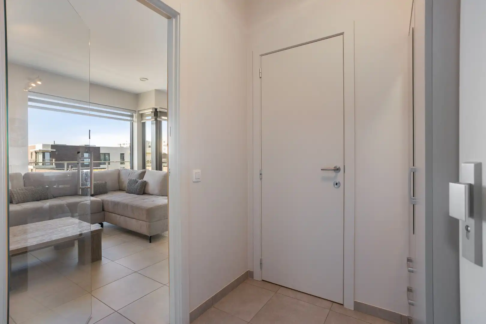 Recent app (76m²!) met 1 slpk, ruim terras en kelder foto 3