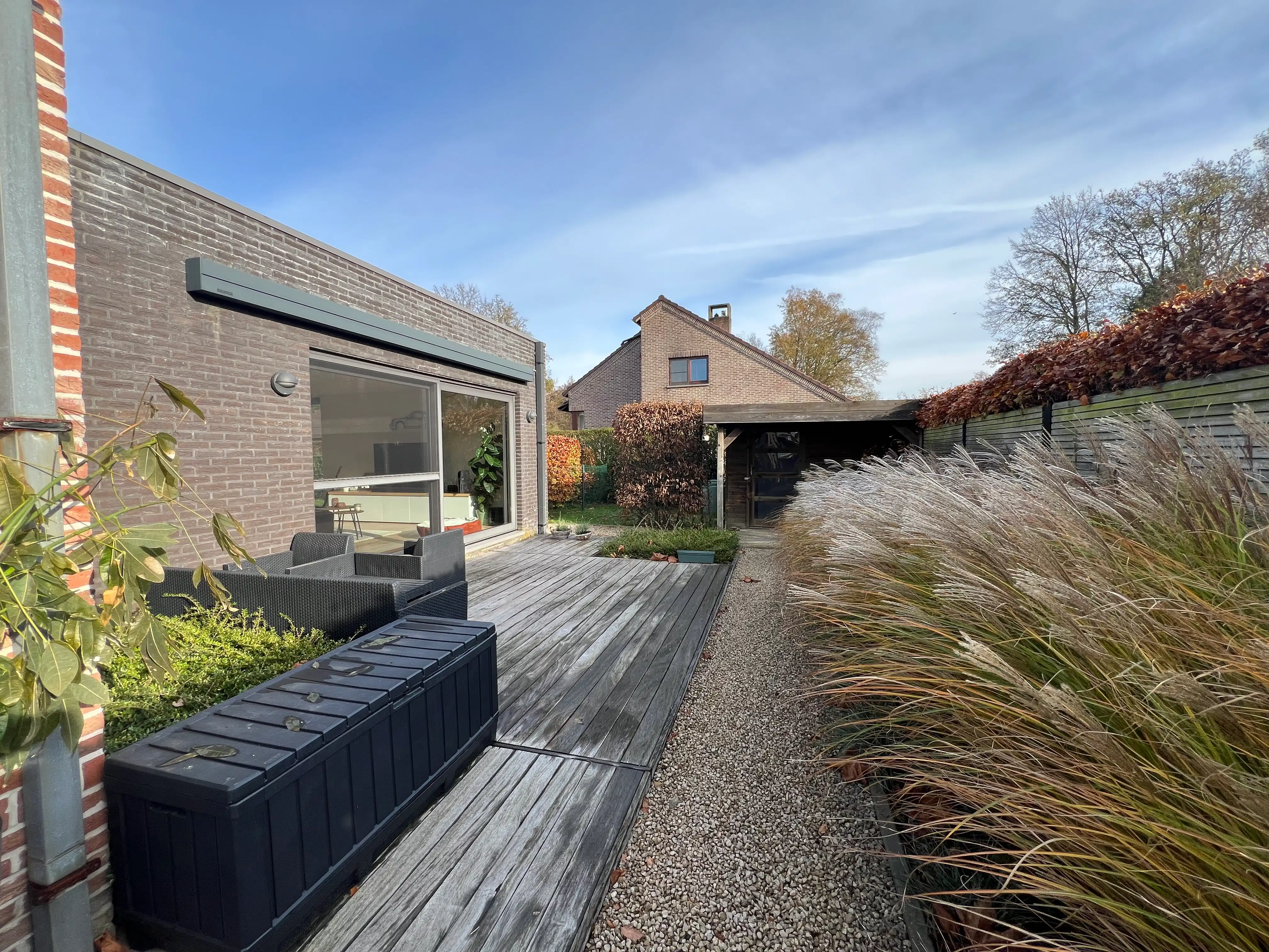 Instapklare, volledig gerenoveerde droomwoning met 3 slaapkamers, inpandige garage en prachtig aangelegde tuin foto 15