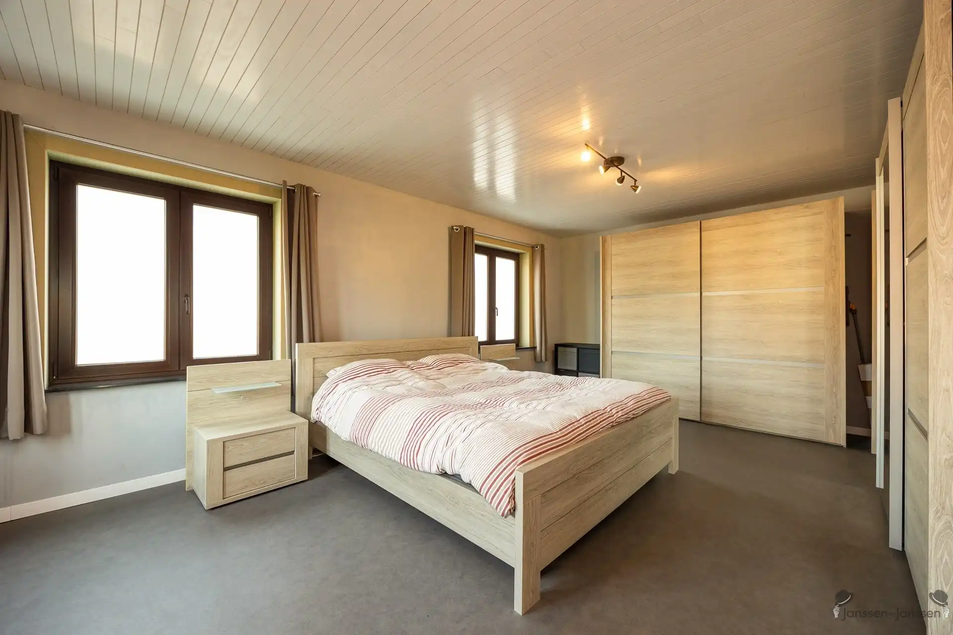 Ruime gezinswoning met 5 slaapkamers foto 12