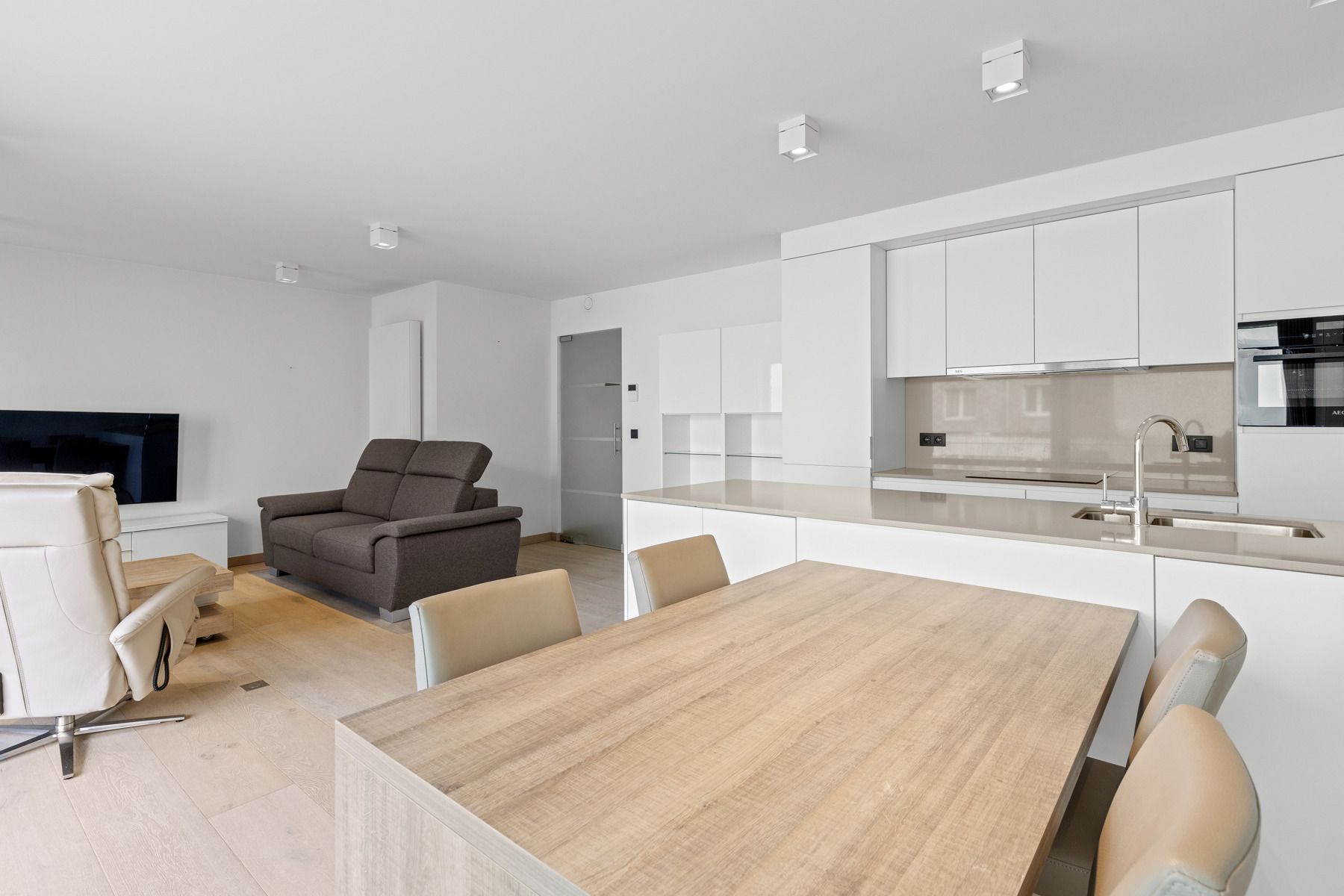  Uitstekend onderhouden 2 slpk appartement in hartje Bredene foto 6