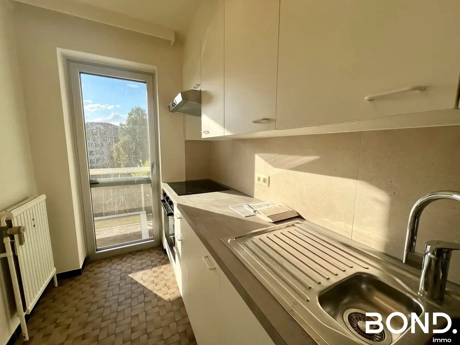 Gerenoveerd 1-slaapkamer appartement met garagebox te huur foto 8
