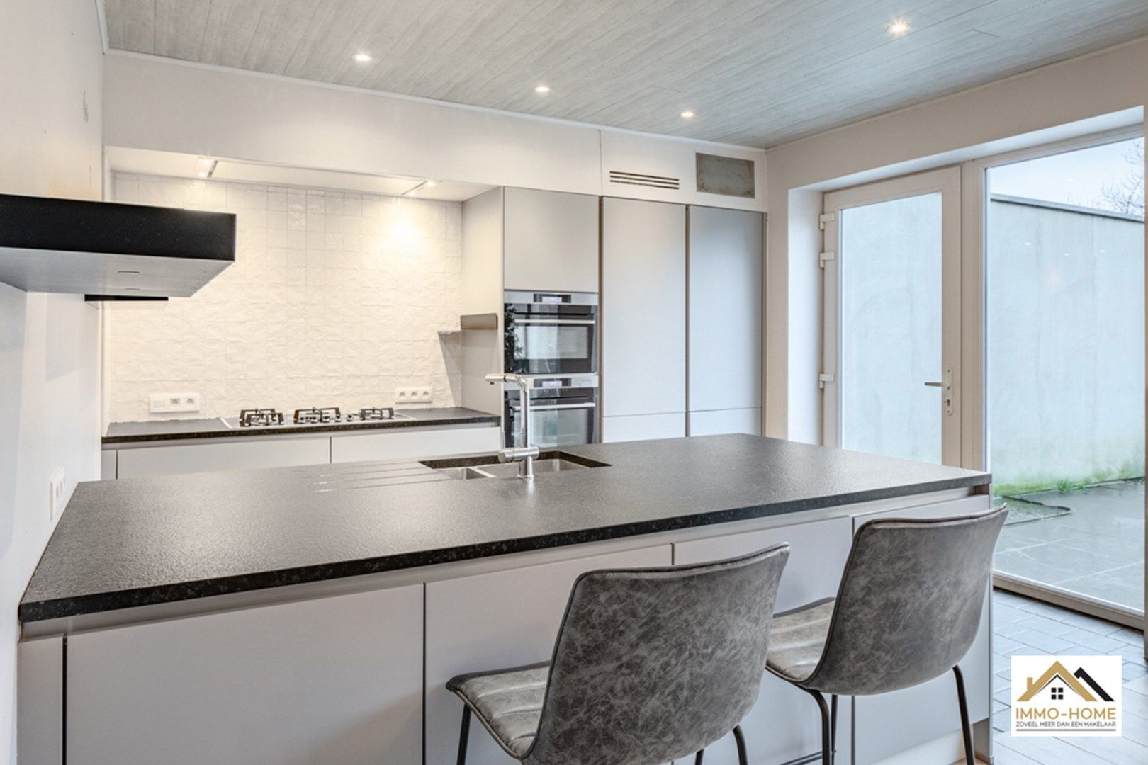 Instapklare ruime woning met tuin foto 3