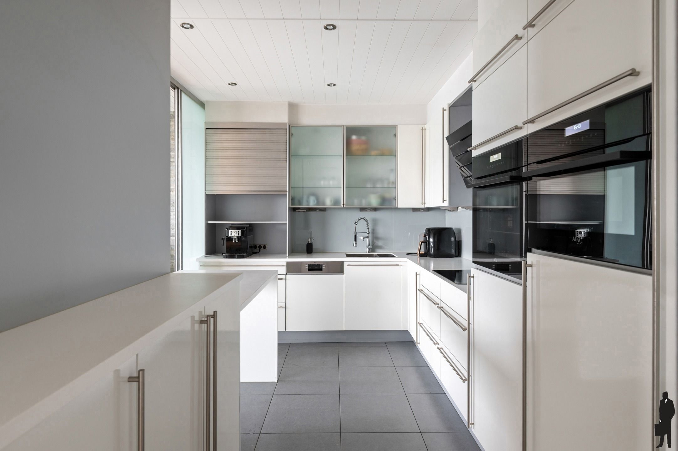Ruim en licht appartement met twee terrassen foto 10