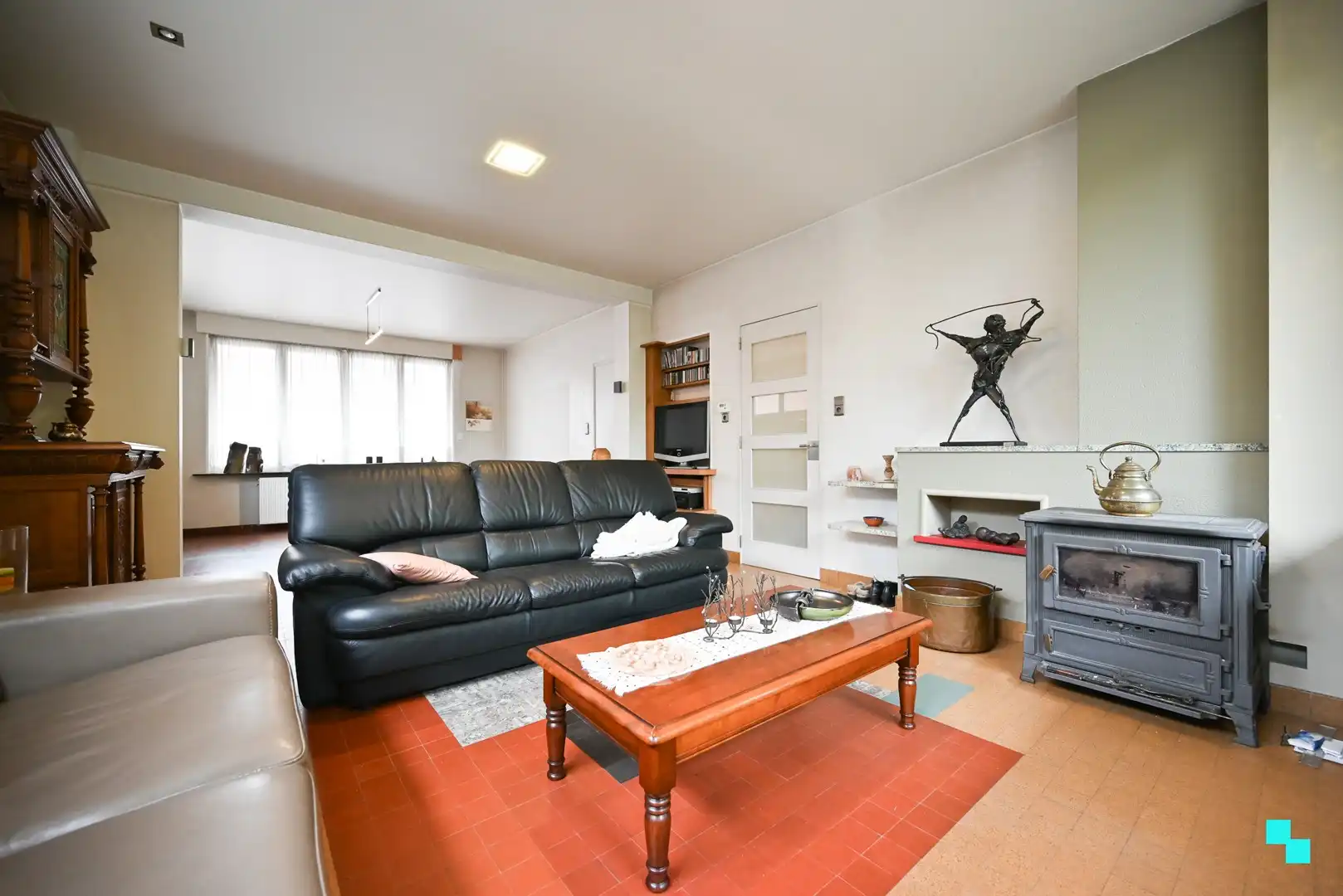 Kleurrijke kubistische burgerwoning in hartje Izegem foto 3