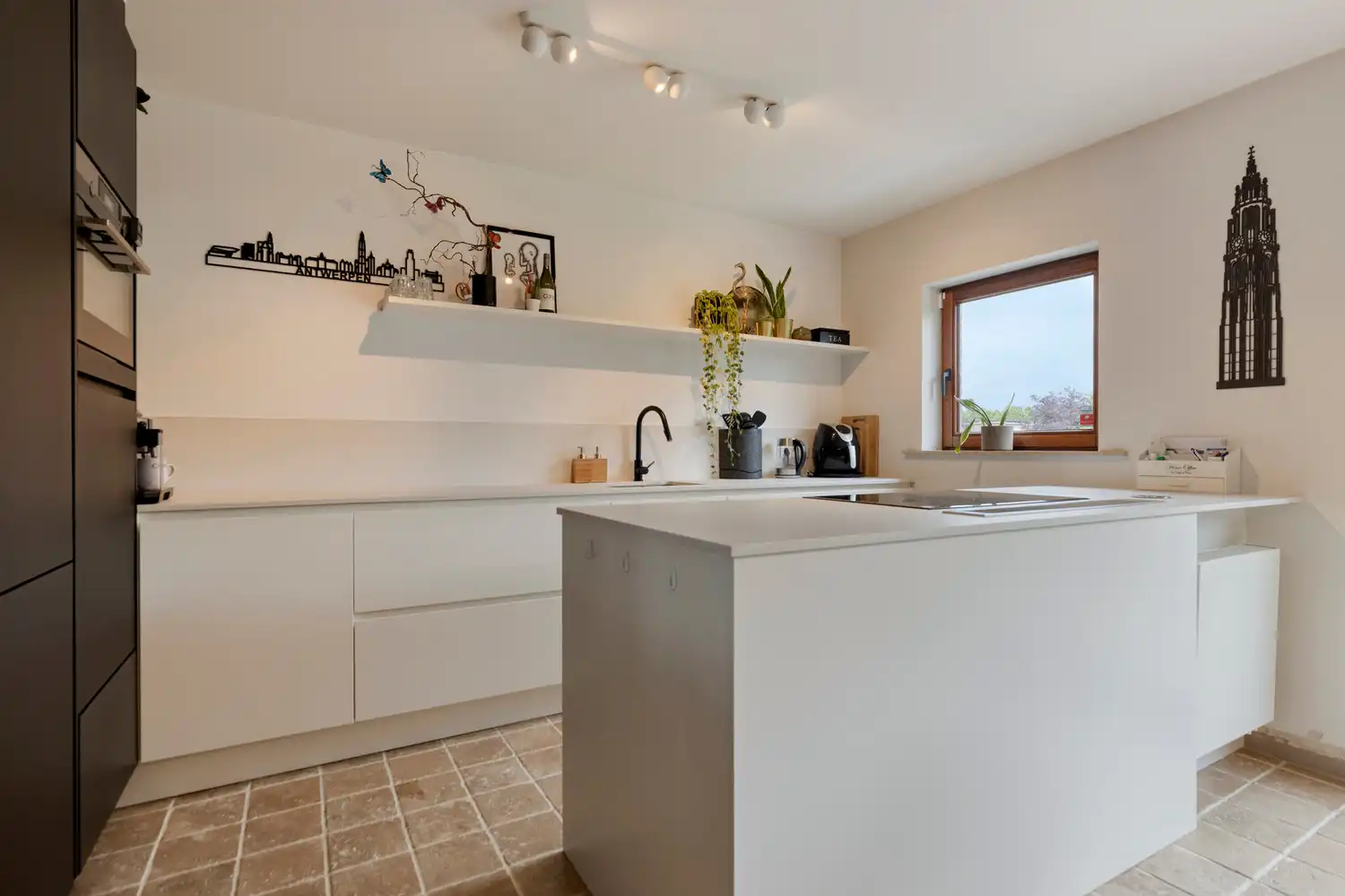 Instapklare split-level woning in de gegeerde wijk Rietschoorvelden te Merksem! foto 7
